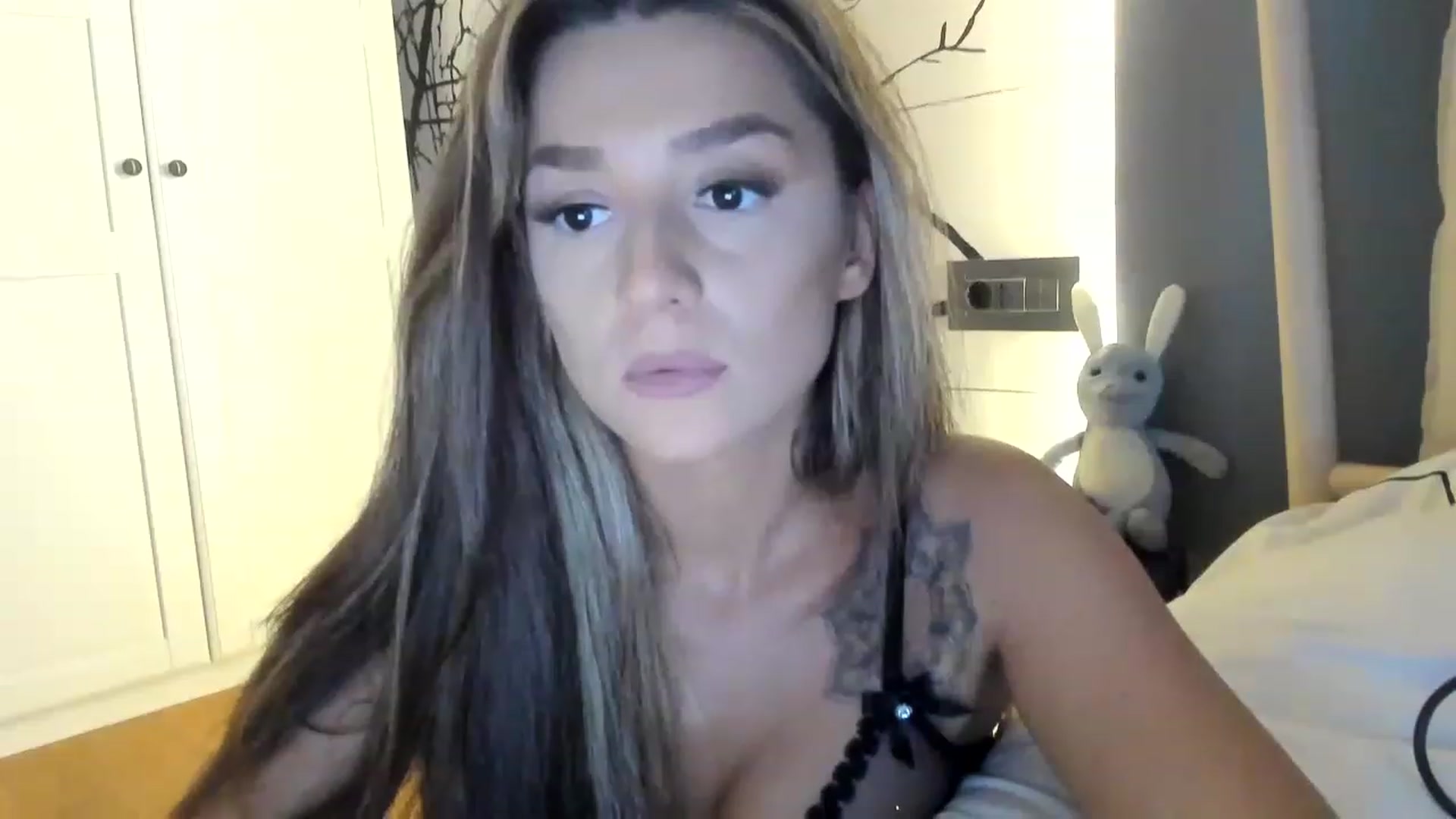 Gallery image thumbnail from Eve___'s myfreecams stream on, 12/17/2022, 14:59 image 13 of 20