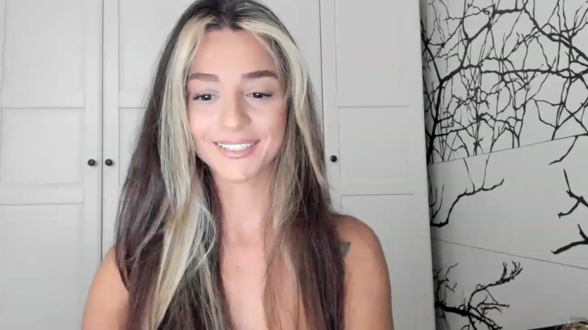 Gallery image thumbnail from Eve___'s myfreecams stream on, 02/01/2023, 15:42 image 6 of 20