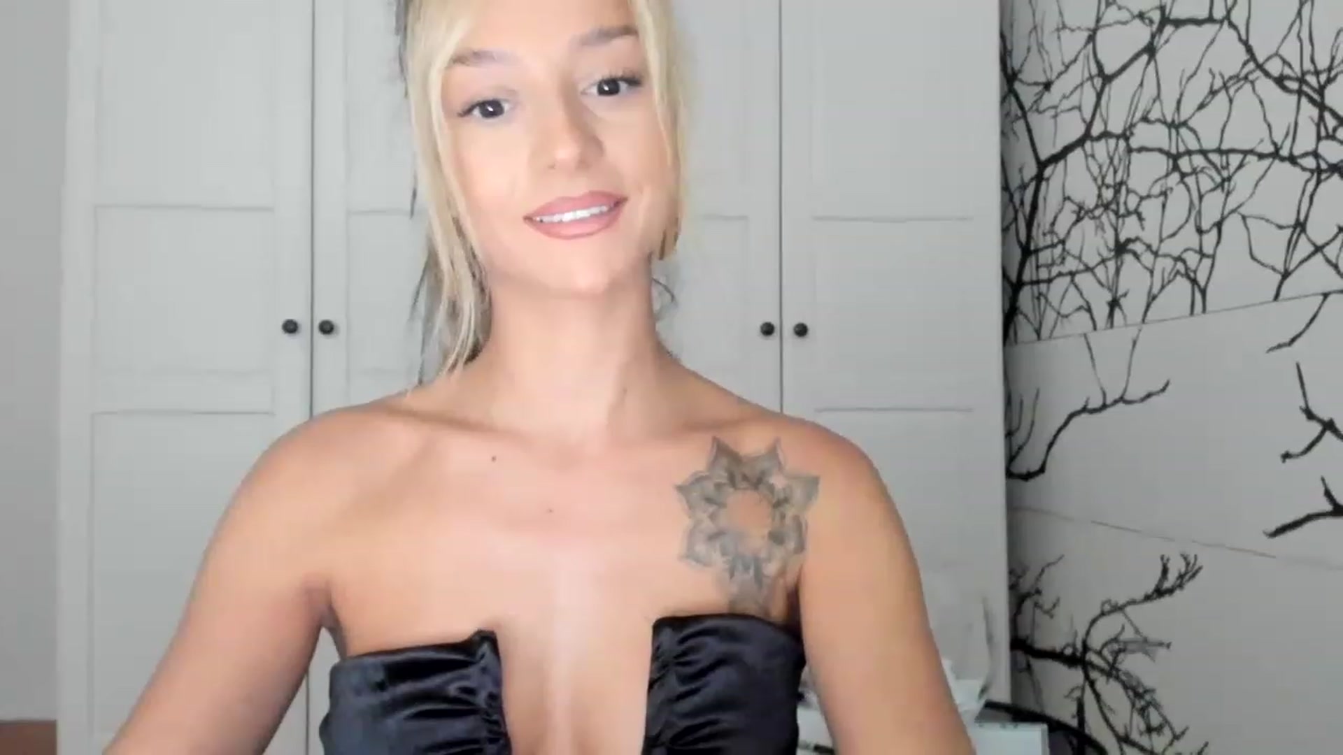 Gallery image thumbnail from Eve___'s myfreecams stream on, 02/02/2023, 15:15 image 6 of 20