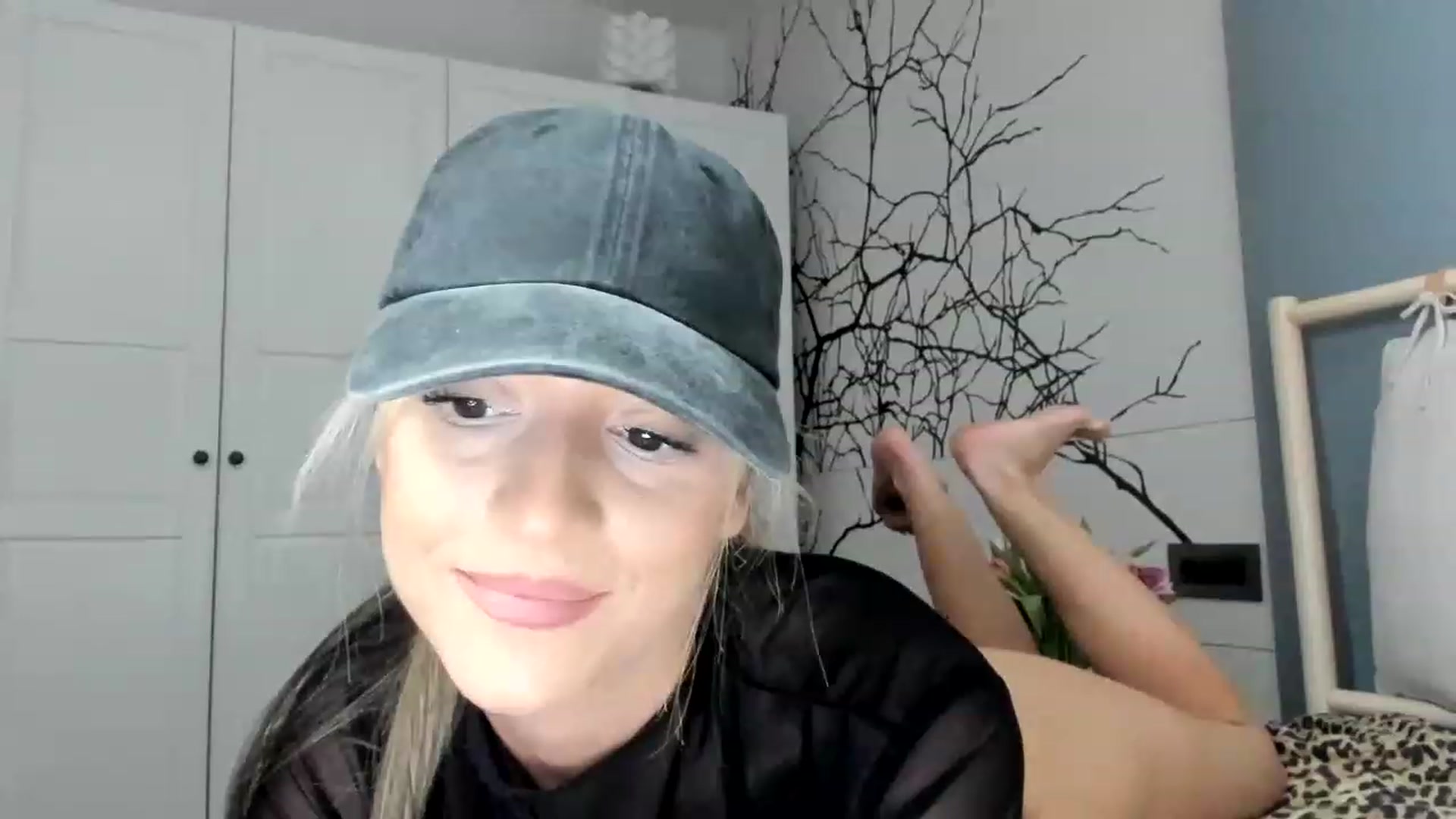 Gallery image thumbnail from Eve___'s myfreecams stream on, 02/07/2023, 16:19 image 10 of 20