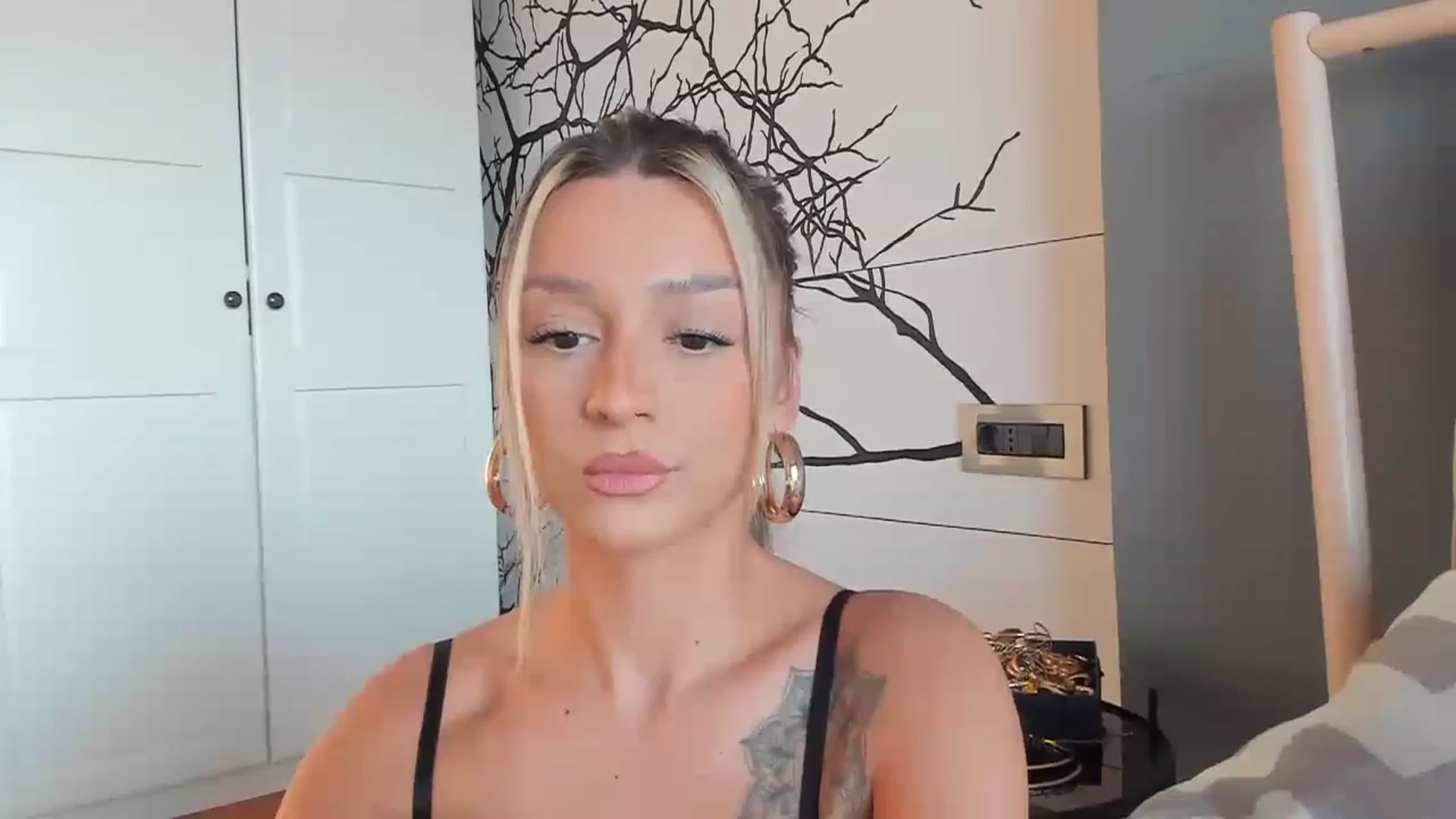 Gallery image thumbnail from Eve___'s myfreecams stream on, 02/12/2023, 15:02 image 19 of 20