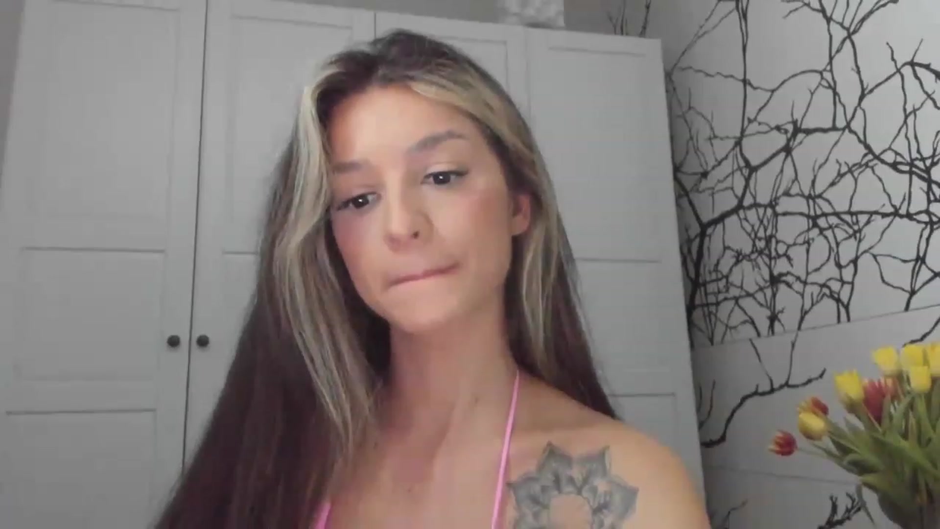 Gallery image thumbnail from Eve___'s myfreecams stream on, 02/22/2023, 16:25 image 17 of 20