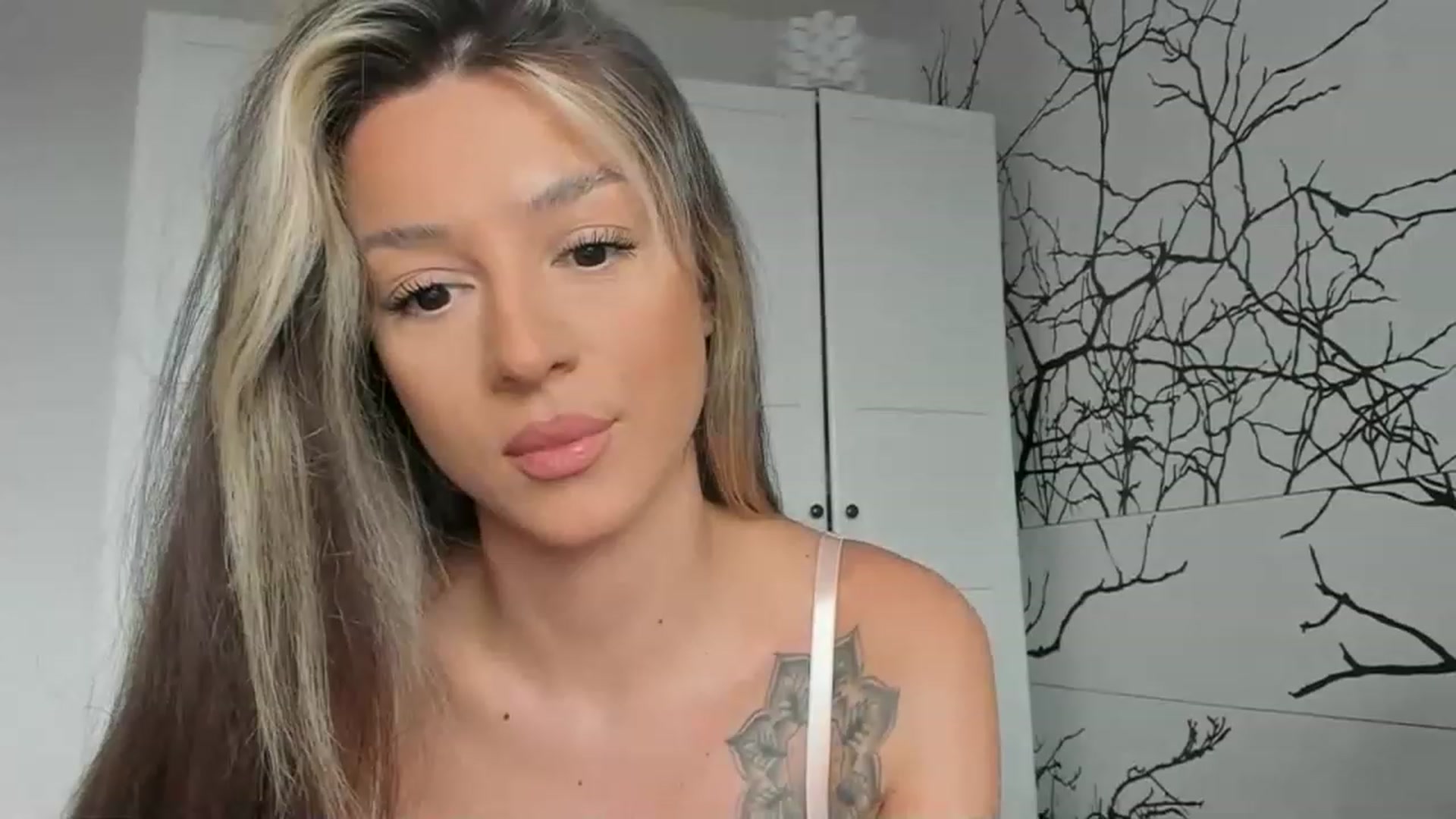 Gallery image thumbnail from Eve___'s myfreecams stream on, 02/24/2023, 13:20 image 10 of 20