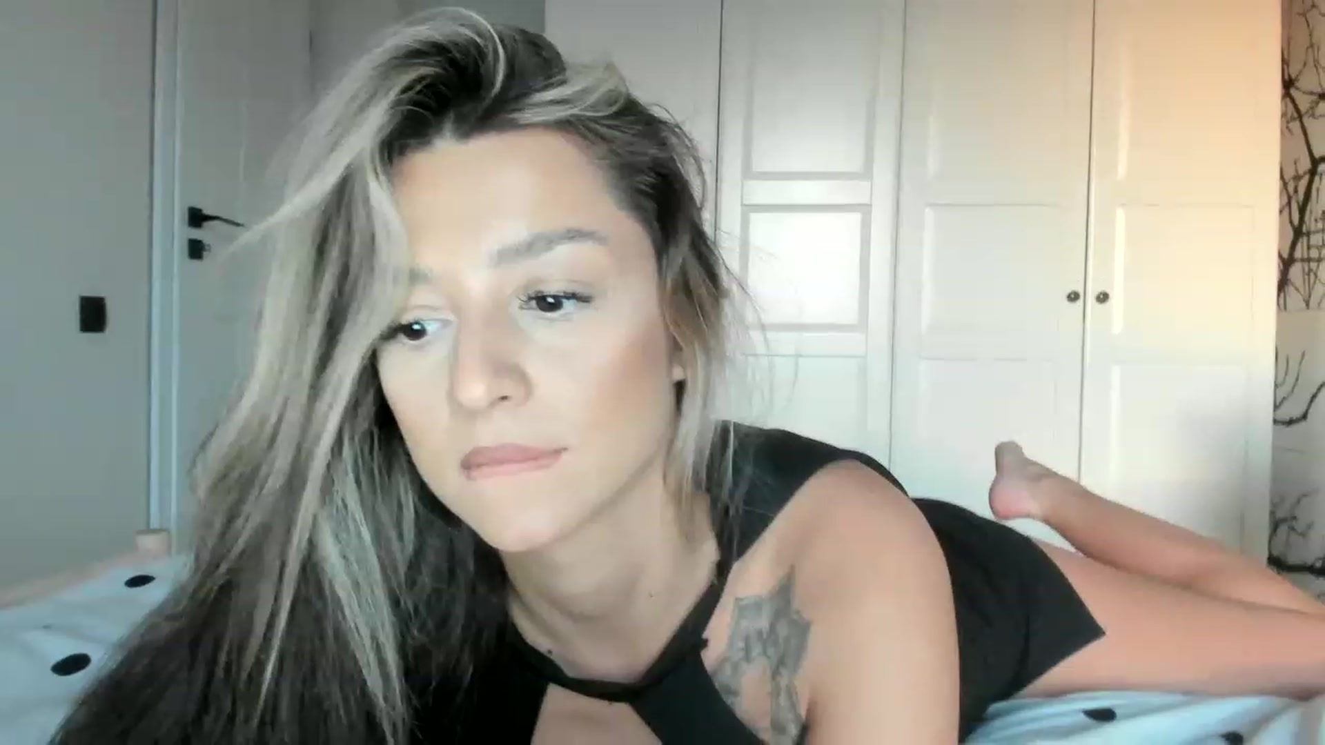 Gallery image thumbnail from Eve___'s myfreecams stream on, 03/01/2023, 16:10 image 13 of 20