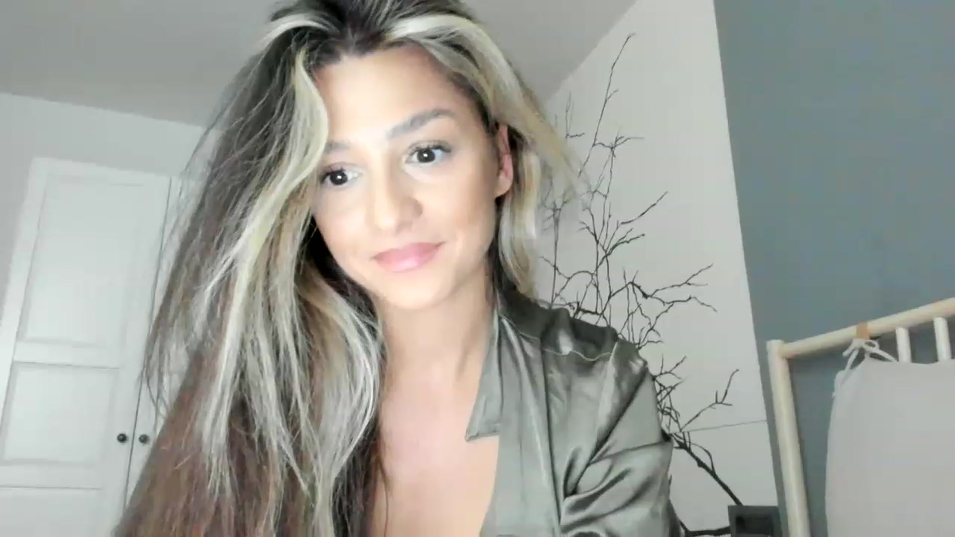 Gallery image thumbnail from Eve___'s myfreecams stream on, 03/01/2023, 16:48 image 16 of 20