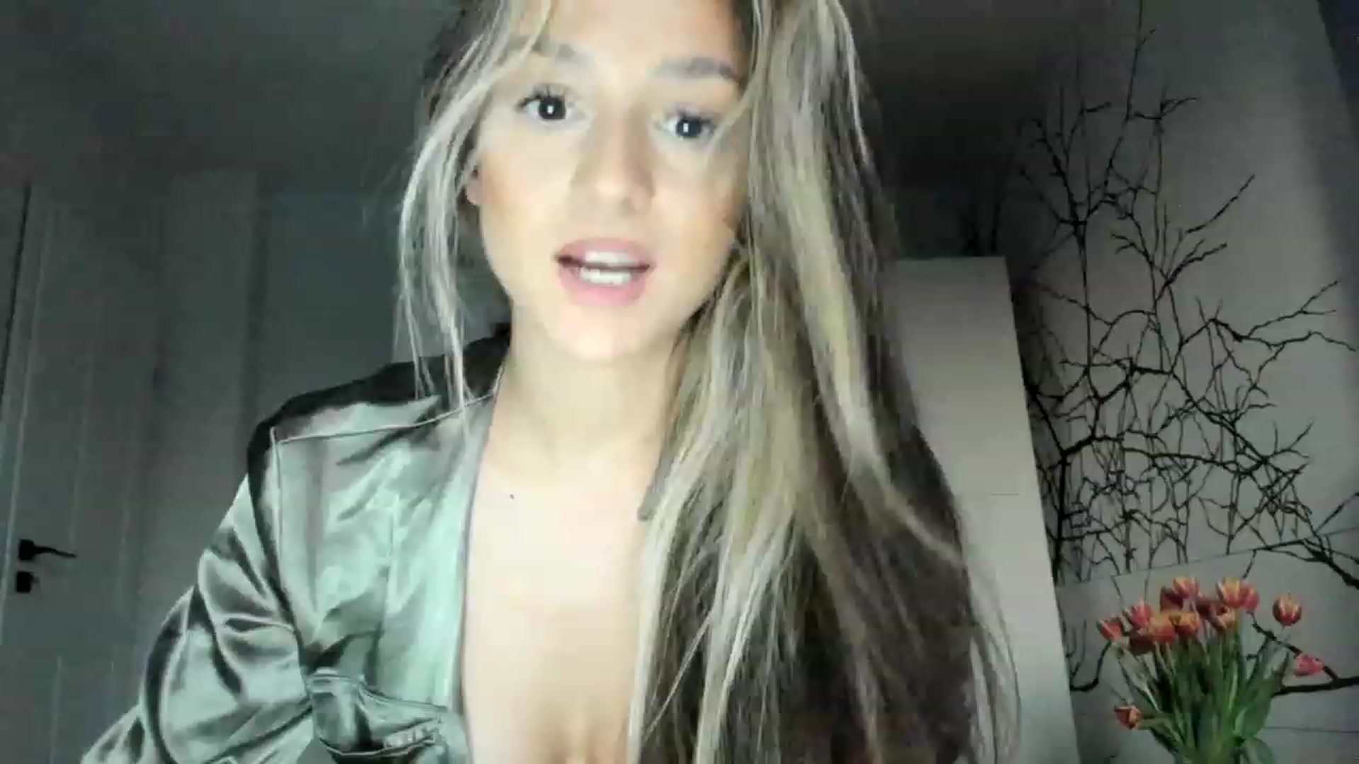 Gallery image thumbnail from Eve___'s myfreecams stream on, 03/01/2023, 16:48 image 1 of 20