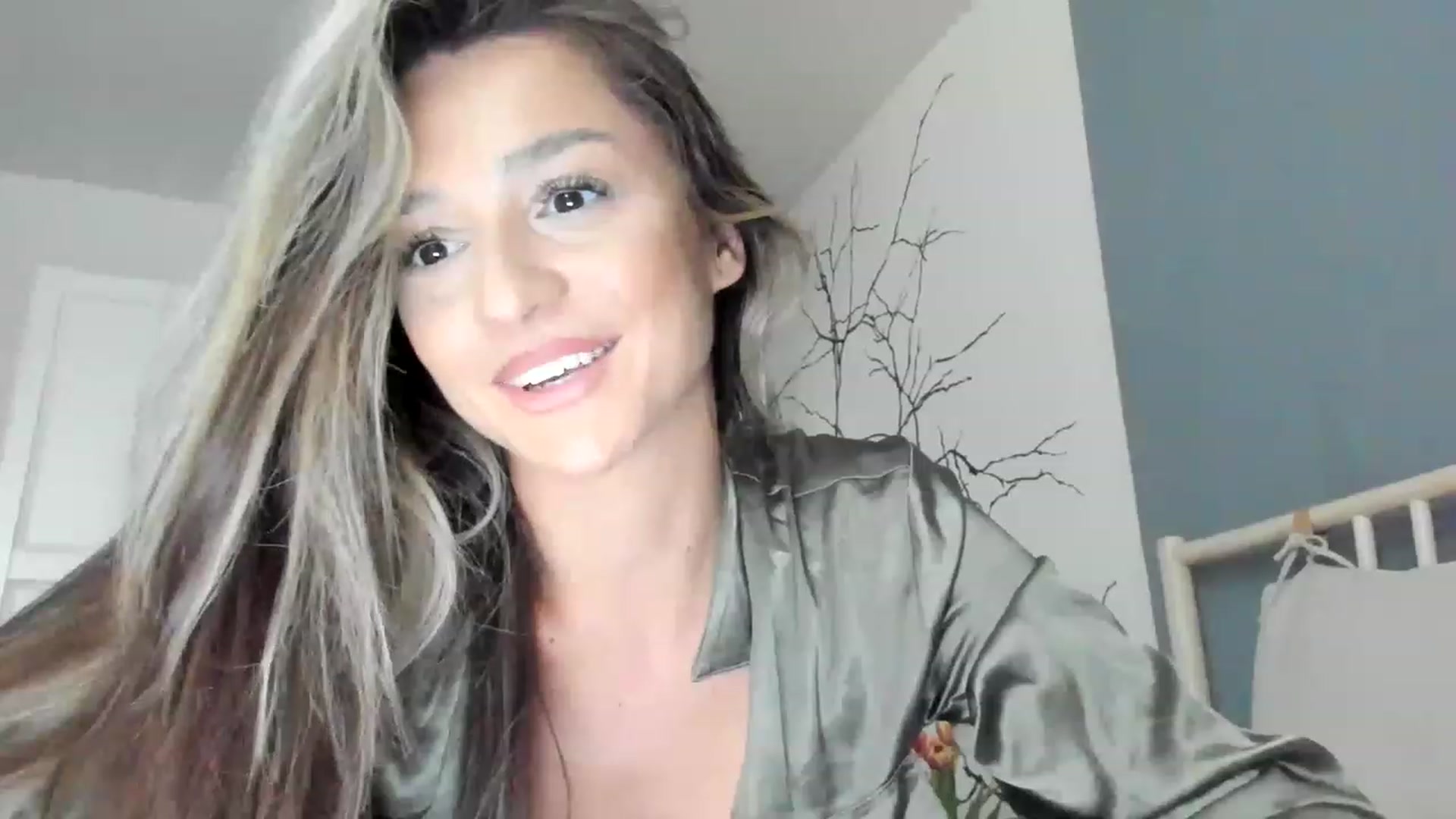 Gallery image thumbnail from Eve___'s myfreecams stream on, 03/01/2023, 16:48 image 14 of 20