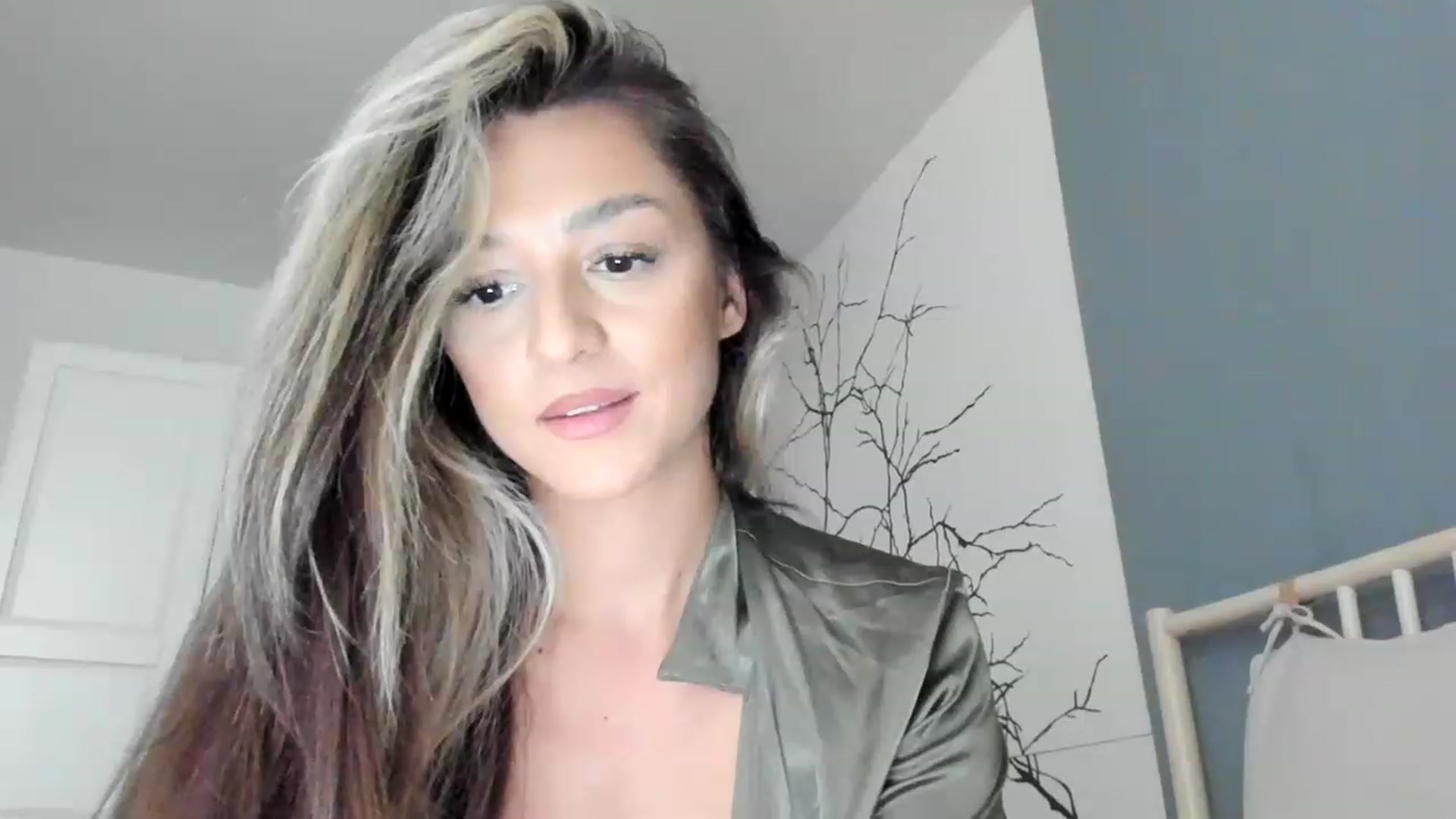 Gallery image thumbnail from Eve___'s myfreecams stream on, 03/01/2023, 16:48 image 12 of 20