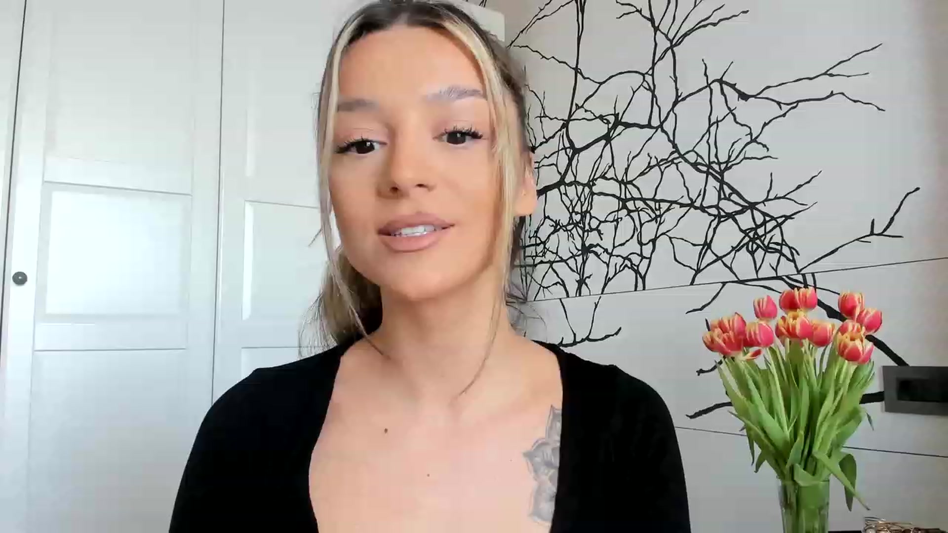 Gallery image thumbnail from Eve___'s myfreecams stream on, 03/02/2023, 11:11 image 6 of 20