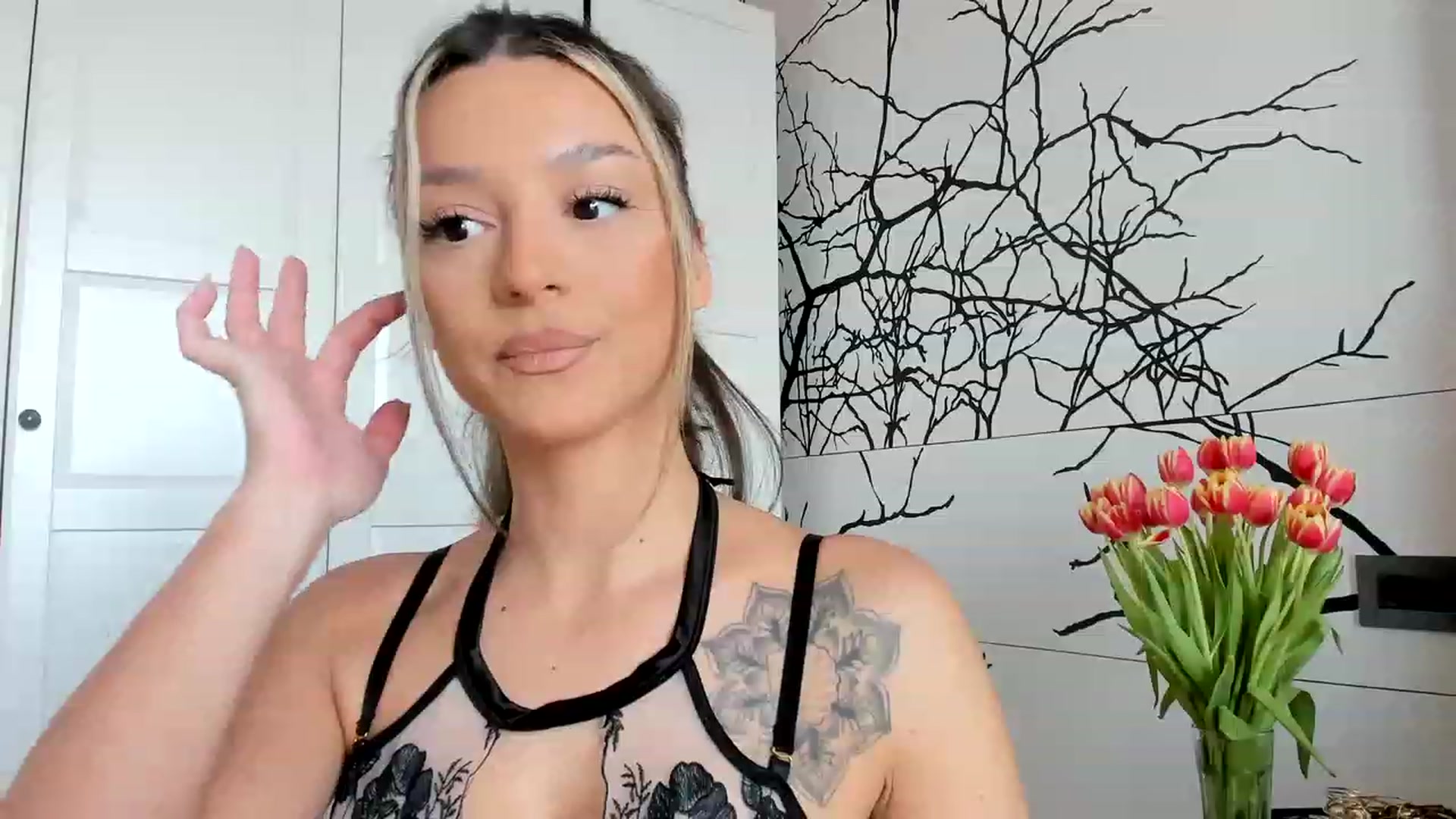 Gallery image thumbnail from Eve___'s myfreecams stream on, 03/02/2023, 11:11 image 4 of 20