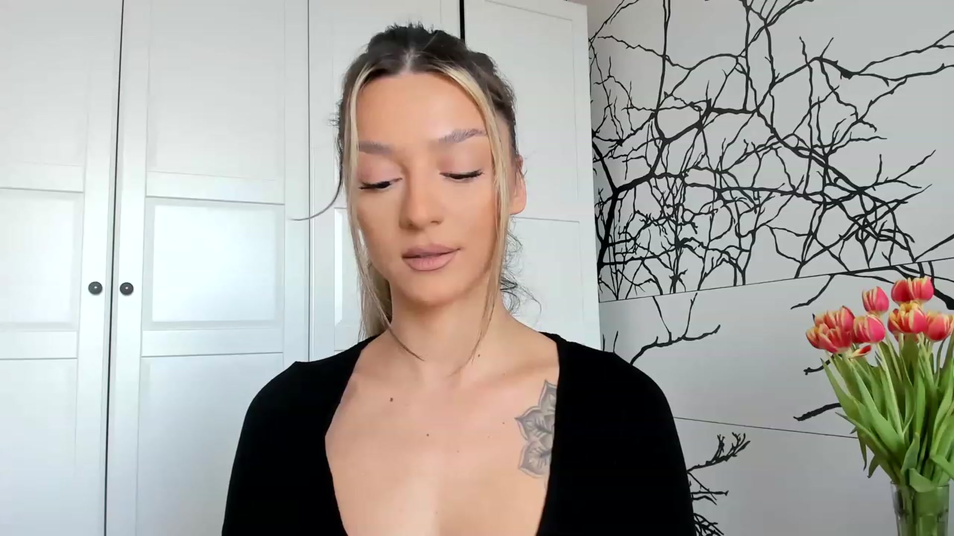 Gallery image thumbnail from Eve___'s myfreecams stream on, 03/02/2023, 11:11 image 7 of 20