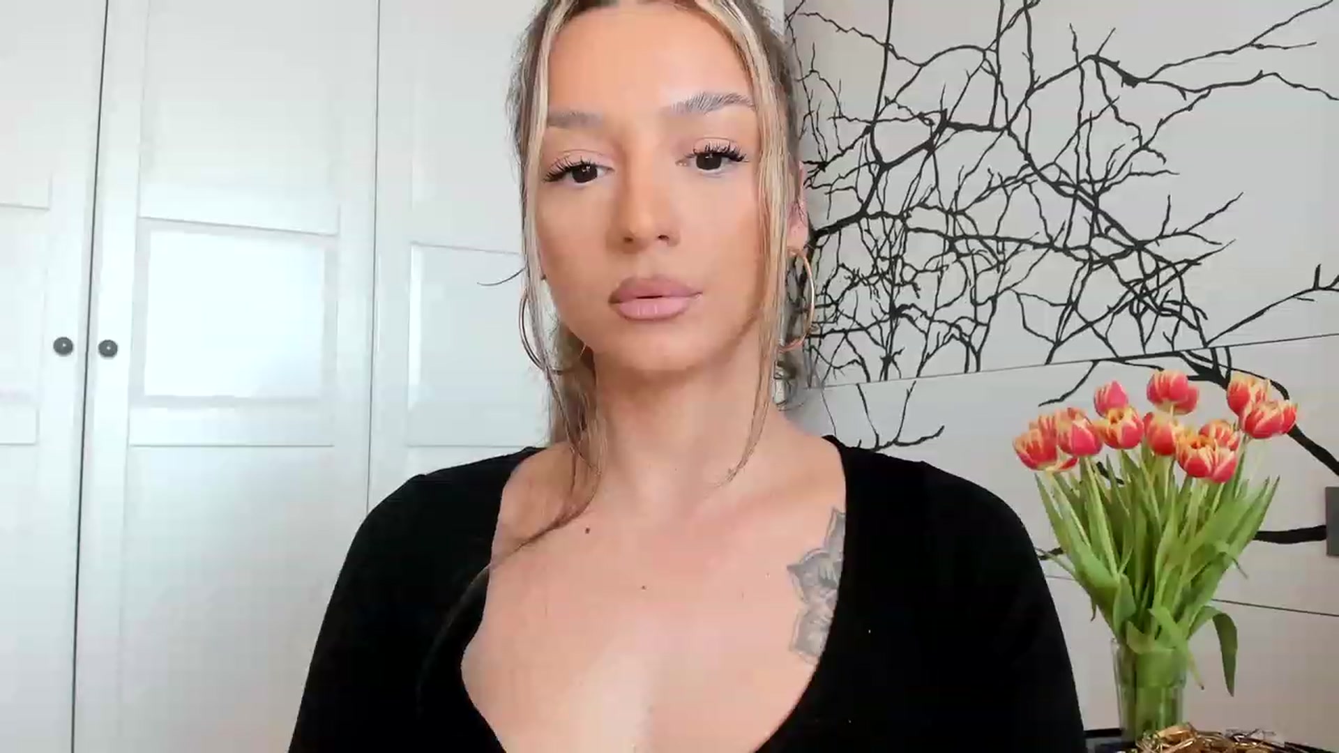 Gallery image thumbnail from Eve___'s myfreecams stream on, 03/02/2023, 13:23 image 3 of 20