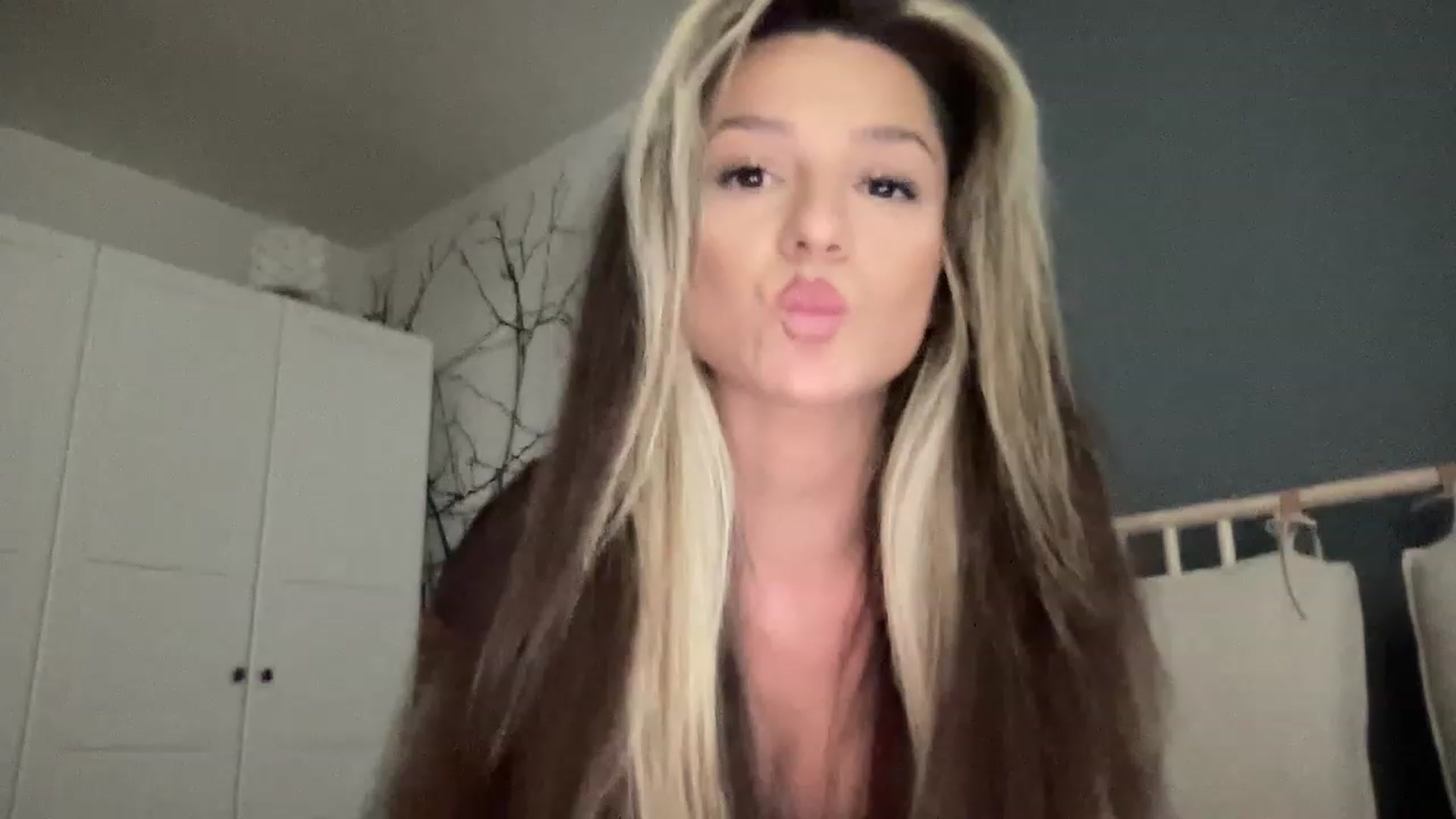 Gallery image thumbnail from Eve___'s myfreecams stream on, 03/05/2023, 15:54 image 17 of 20