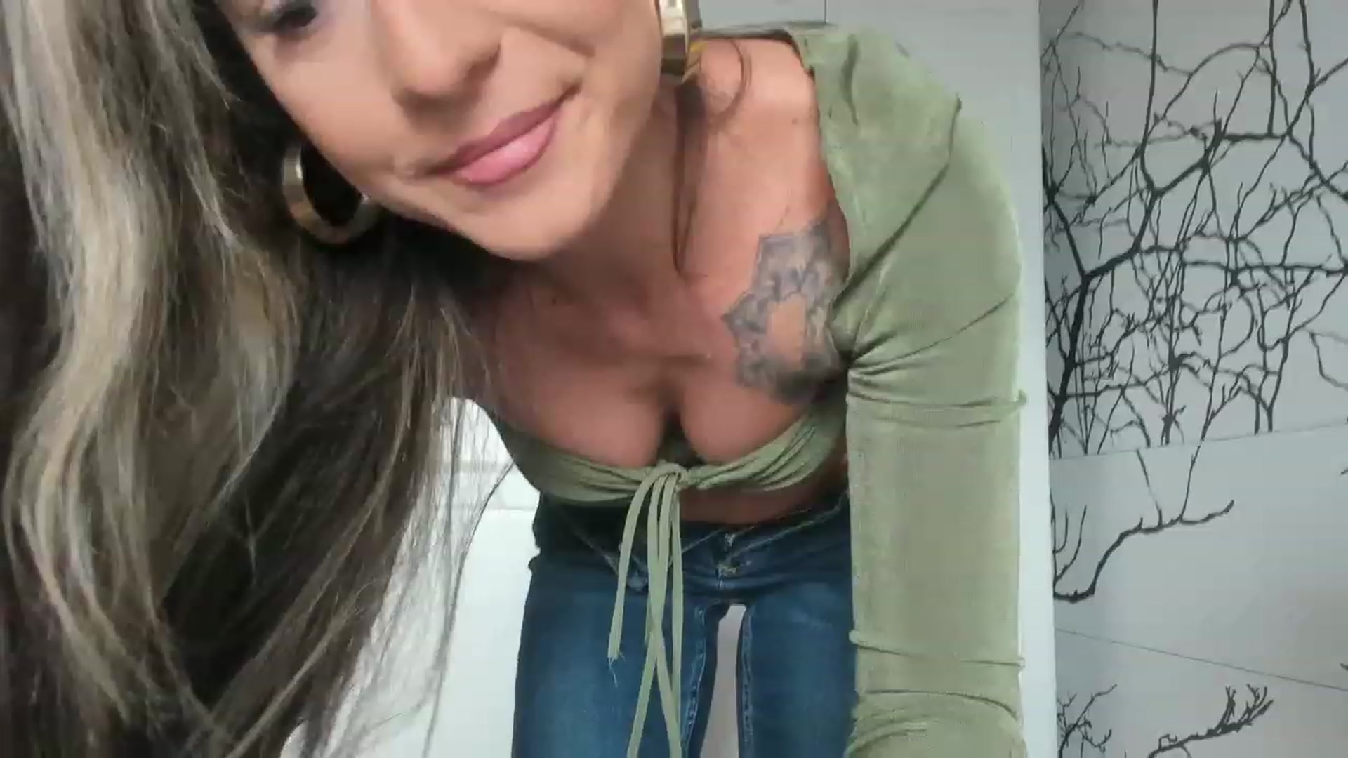 Gallery image thumbnail from Eve___'s myfreecams stream on, 03/10/2023, 14:36 image 5 of 20