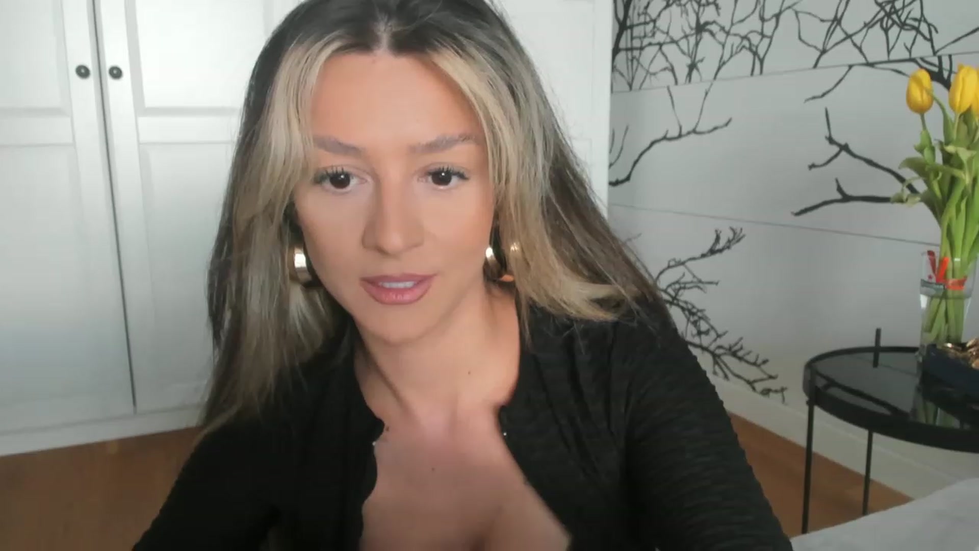 Gallery image thumbnail from Eve___'s myfreecams stream on, 03/10/2023, 14:36 image 13 of 20