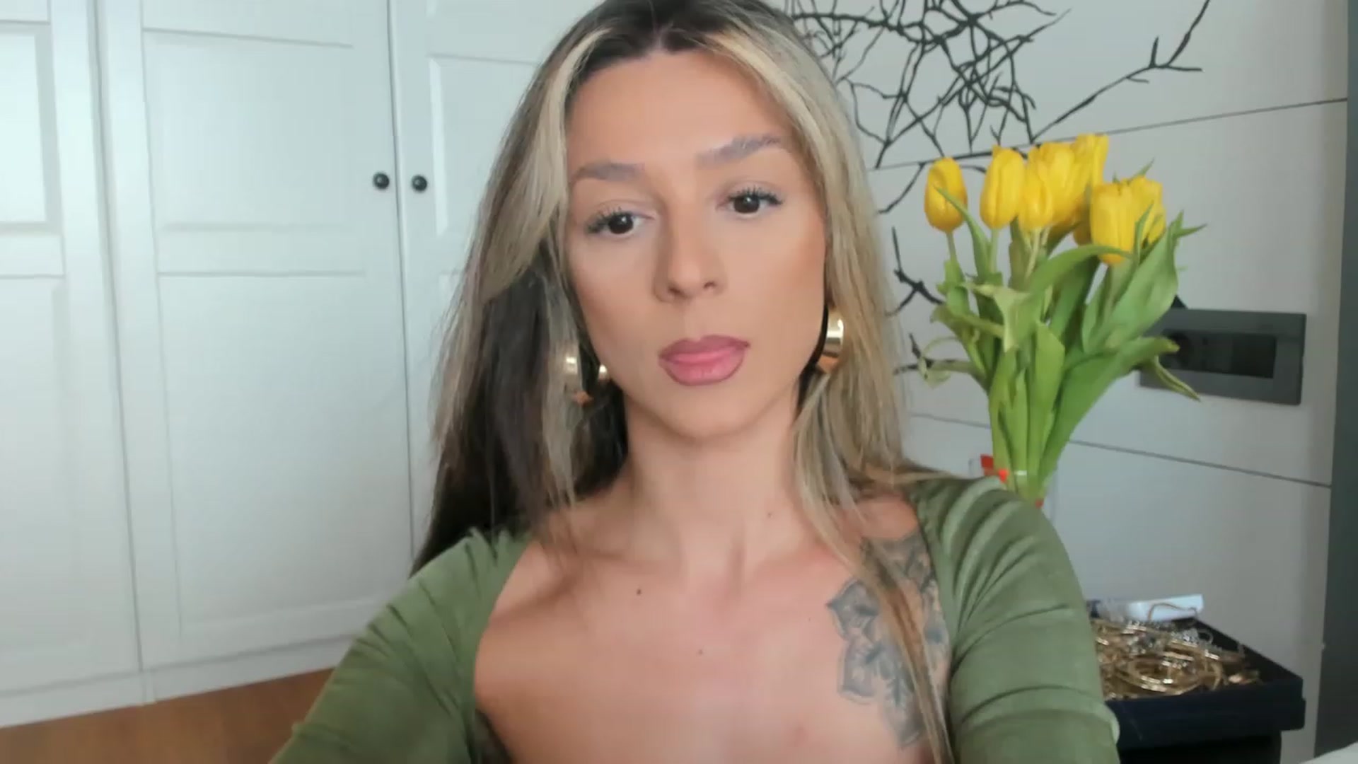 Gallery image thumbnail from Eve___'s myfreecams stream on, 03/10/2023, 14:36 image 2 of 20