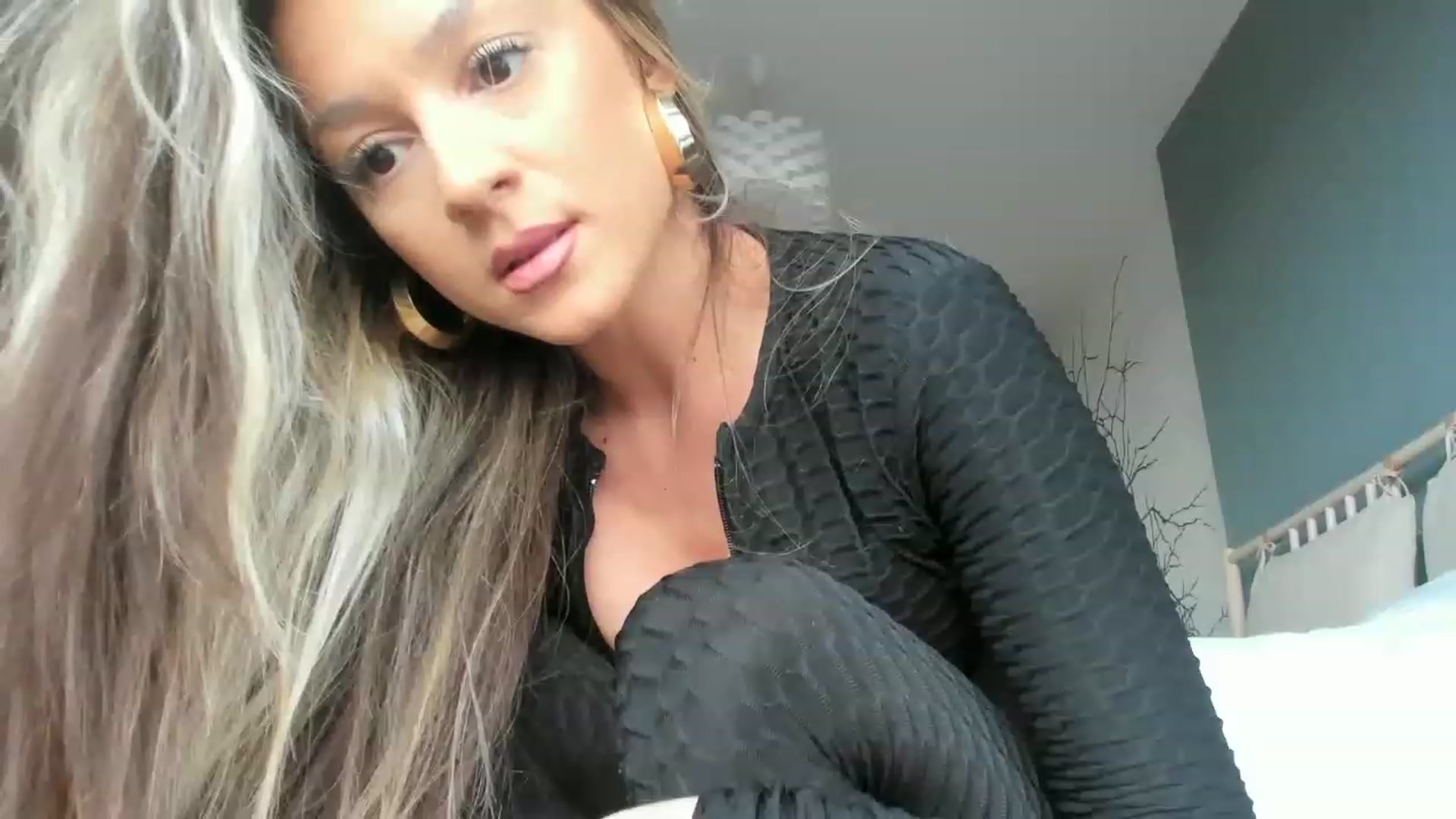 Gallery image thumbnail from Eve___'s myfreecams stream on, 03/10/2023, 14:36 image 10 of 20