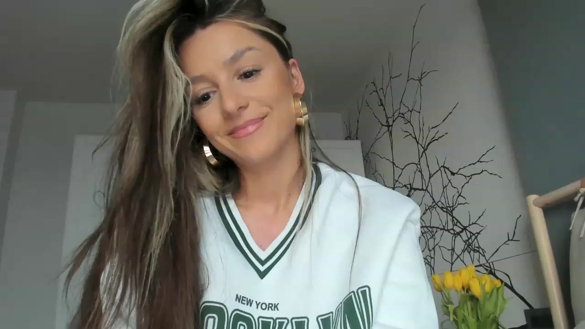 Gallery image thumbnail from Eve___'s myfreecams stream on, 03/10/2023, 15:43 image 13 of 20