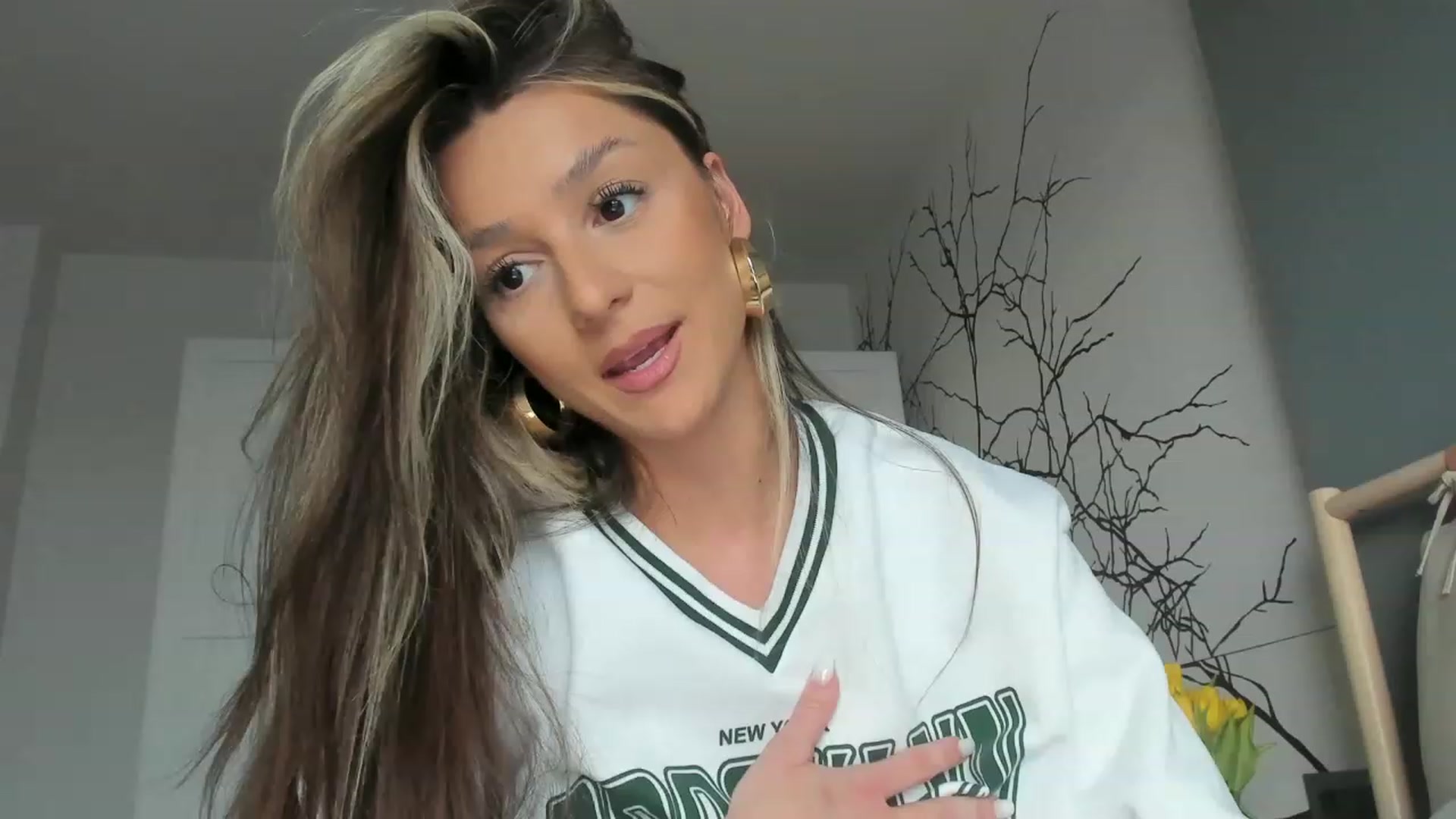Gallery image thumbnail from Eve___'s myfreecams stream on, 03/10/2023, 15:43 image 14 of 20