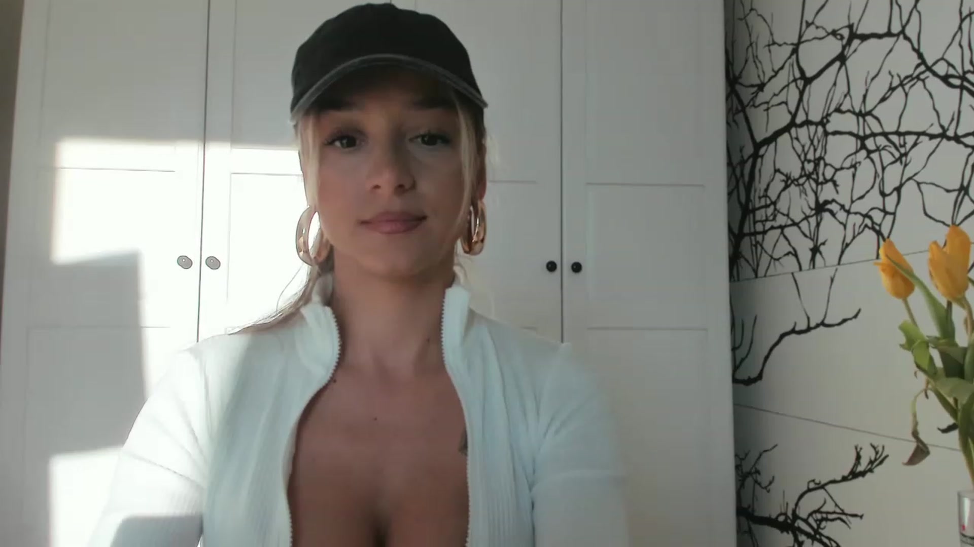 Gallery image thumbnail from Eve___'s myfreecams stream on, 03/12/2023, 15:19 image 20 of 20