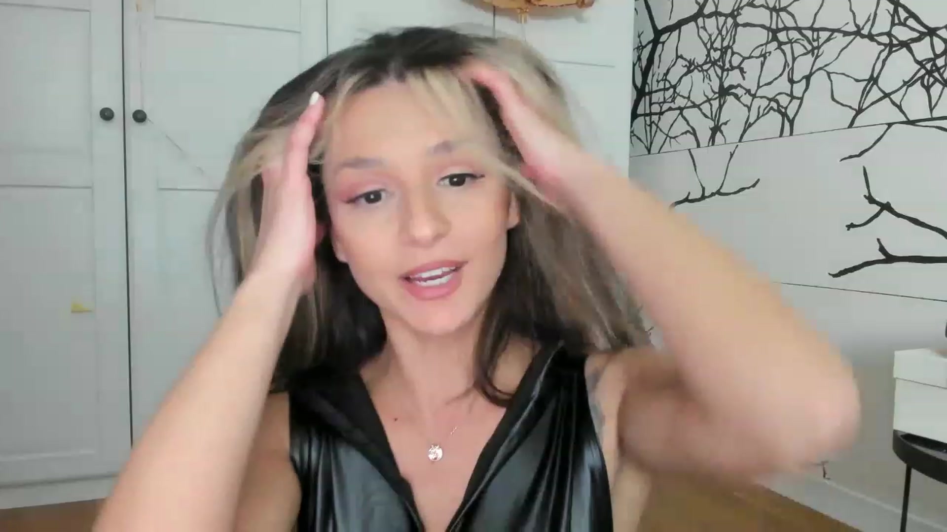 Gallery image thumbnail from Eve___'s myfreecams stream on, 03/19/2023, 20:26 image 20 of 20