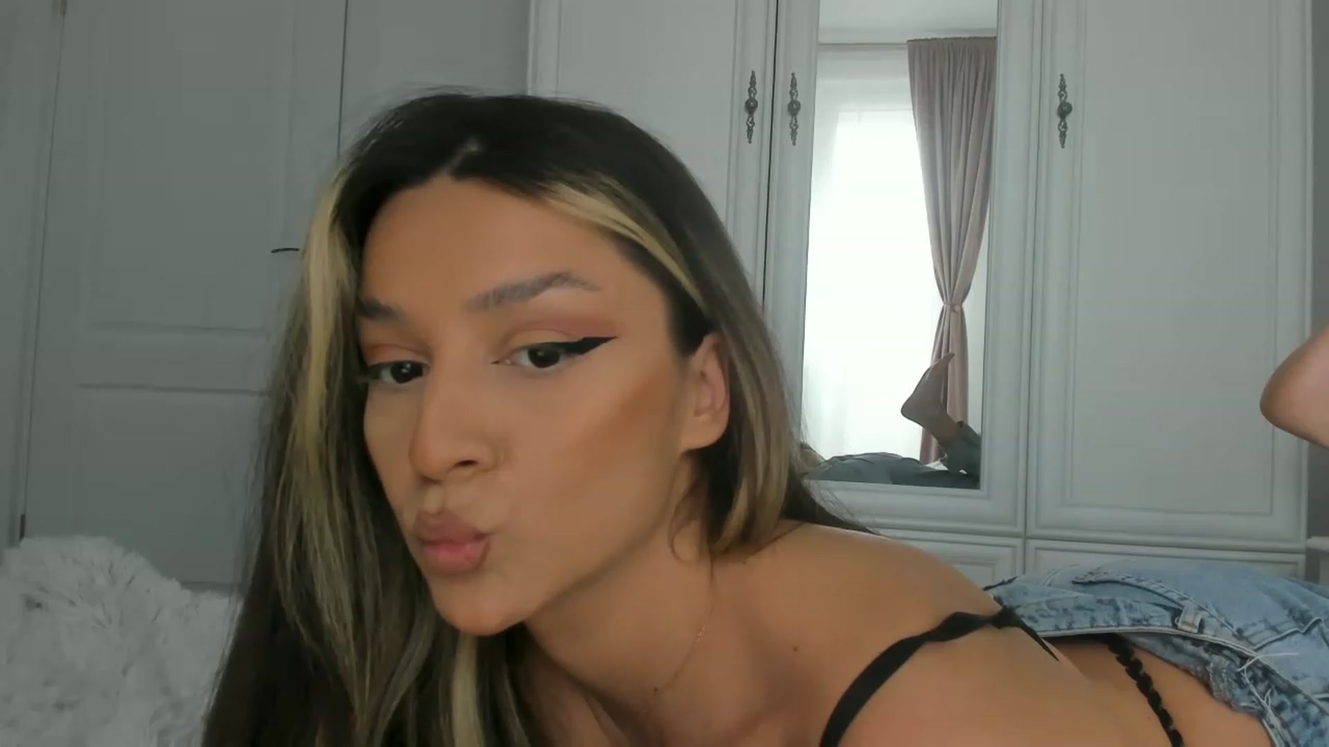 Gallery image thumbnail from Eve___'s myfreecams stream on, 04/08/2023, 14:10 image 9 of 20