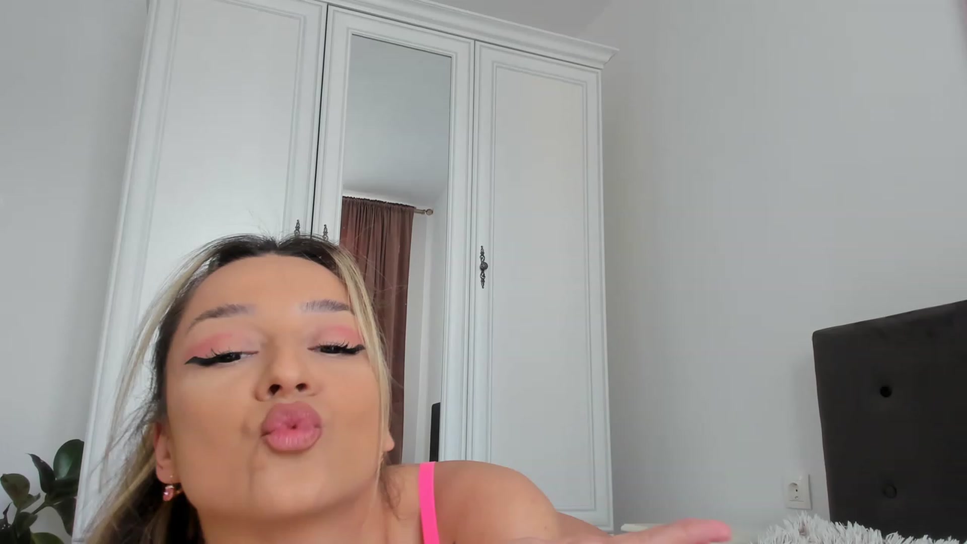 Gallery image thumbnail from Eve___'s myfreecams stream on, 04/13/2023, 11:15 image 12 of 20