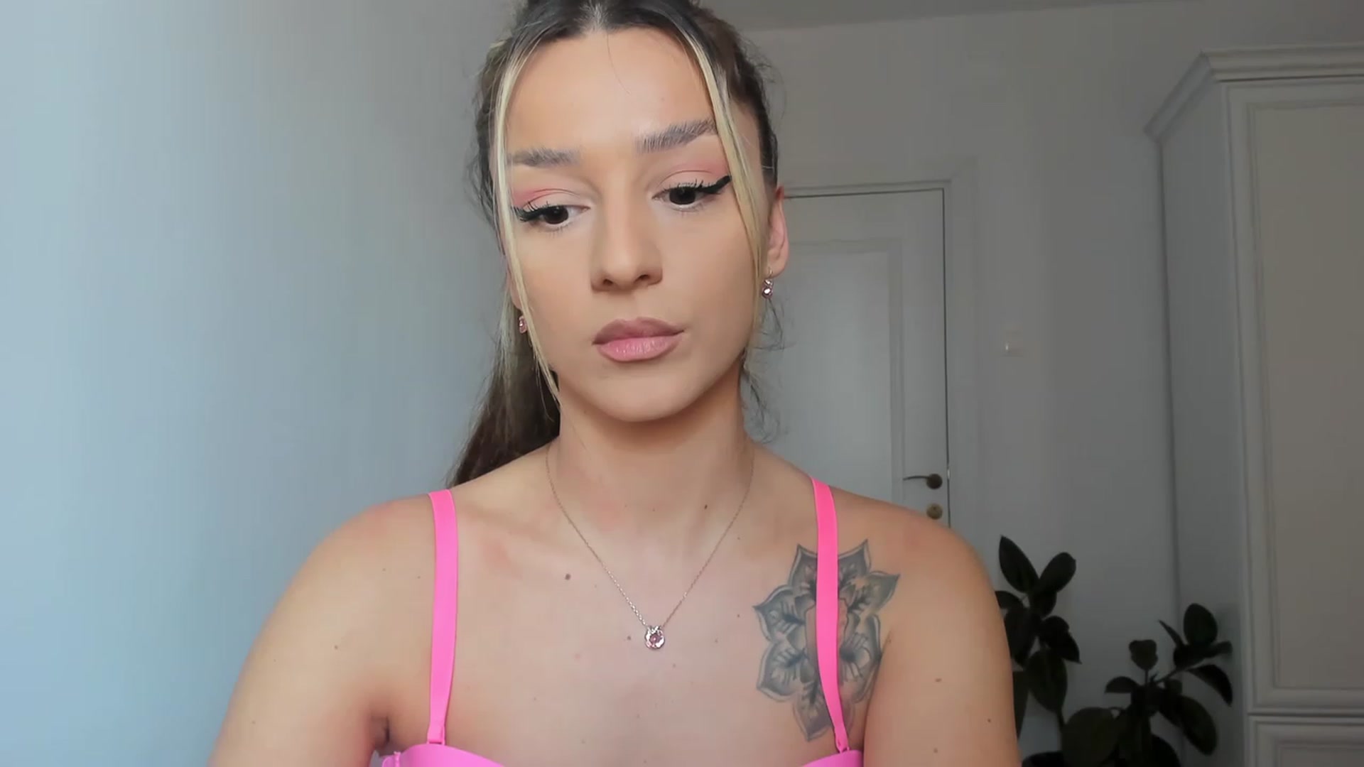 Gallery image thumbnail from Eve___'s myfreecams stream on, 04/13/2023, 12:49 image 5 of 20