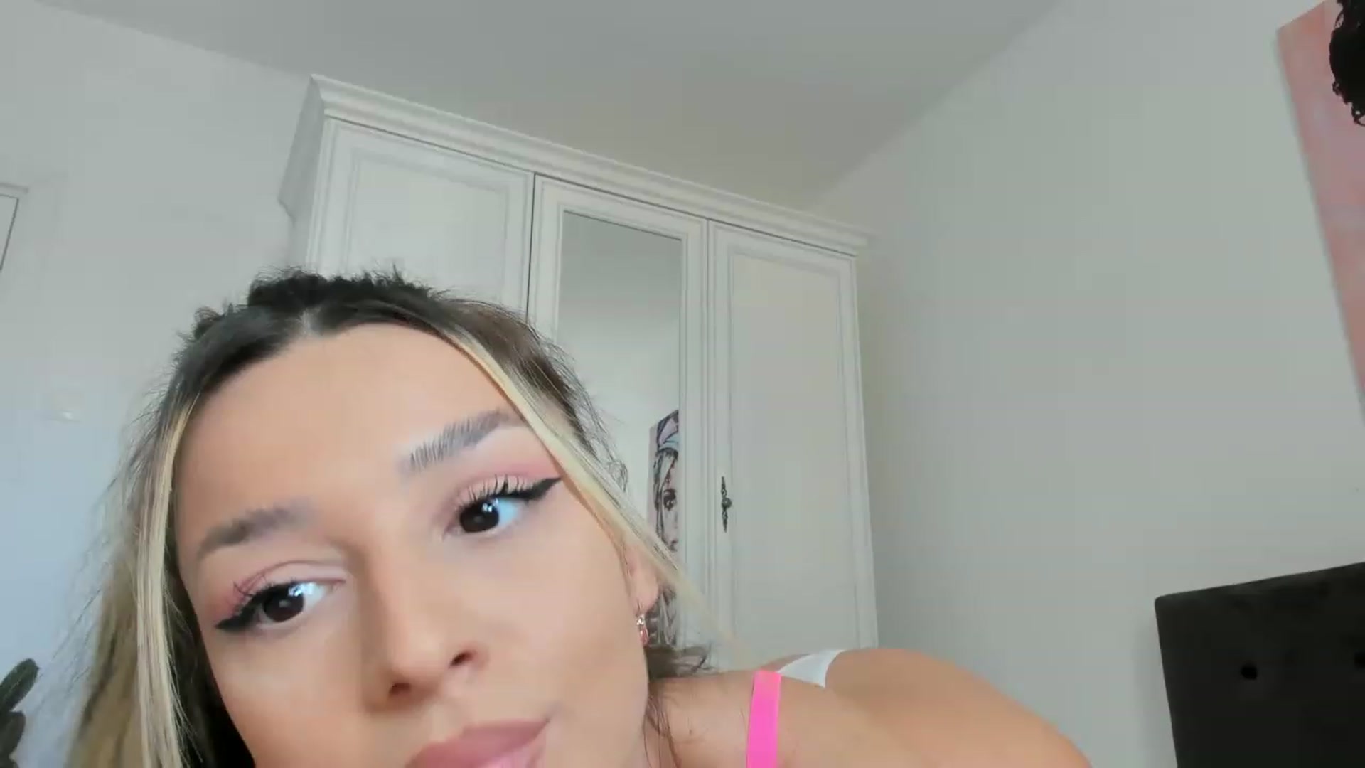 Gallery image thumbnail from Eve___'s myfreecams stream on, 04/13/2023, 12:49 image 14 of 20