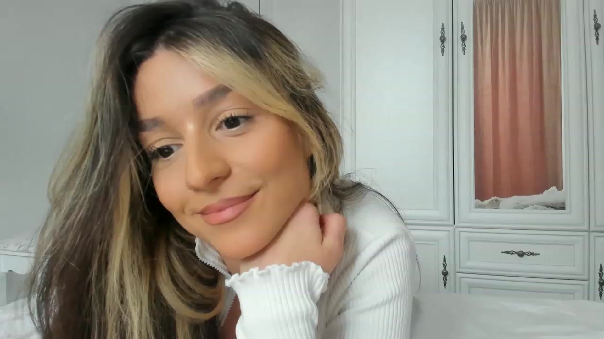 Gallery image thumbnail from Eve___'s myfreecams stream on, 04/18/2023, 15:38 image 20 of 20