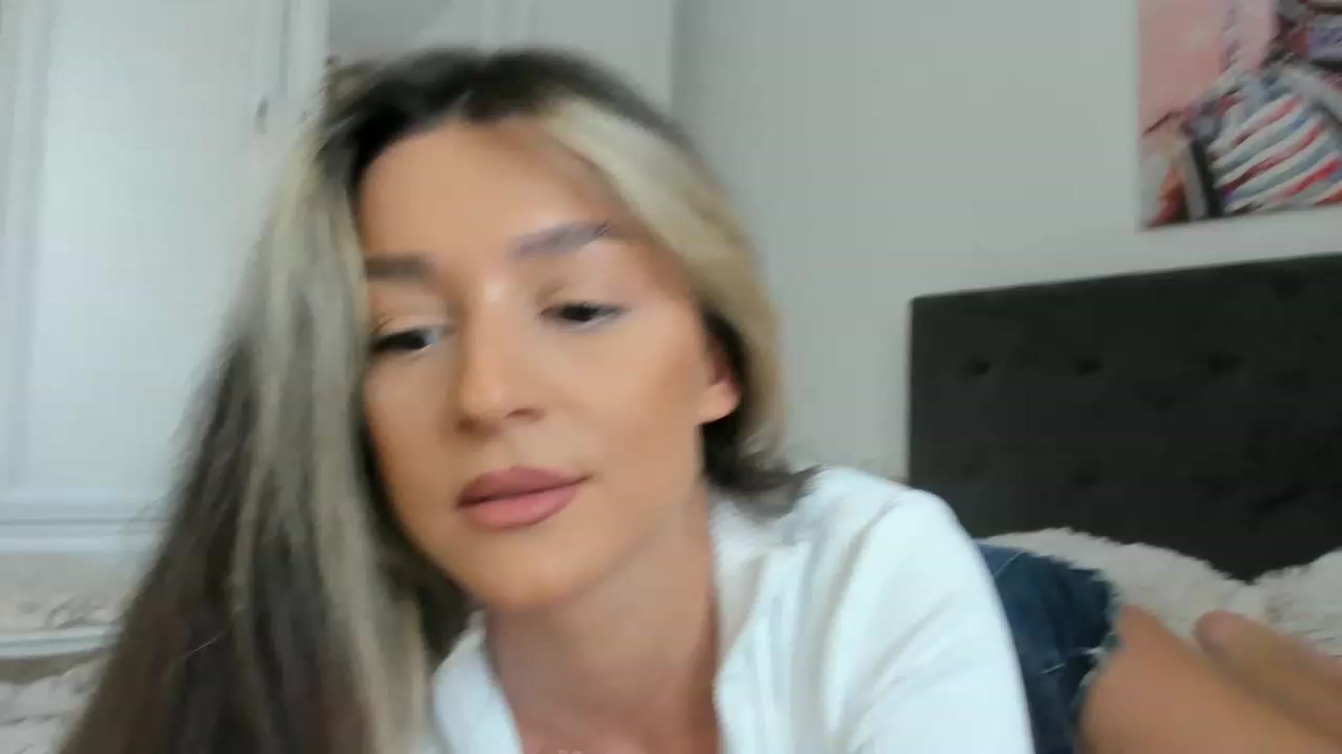 Gallery image thumbnail from Eve___'s myfreecams stream on, 04/18/2023, 15:38 image 8 of 20