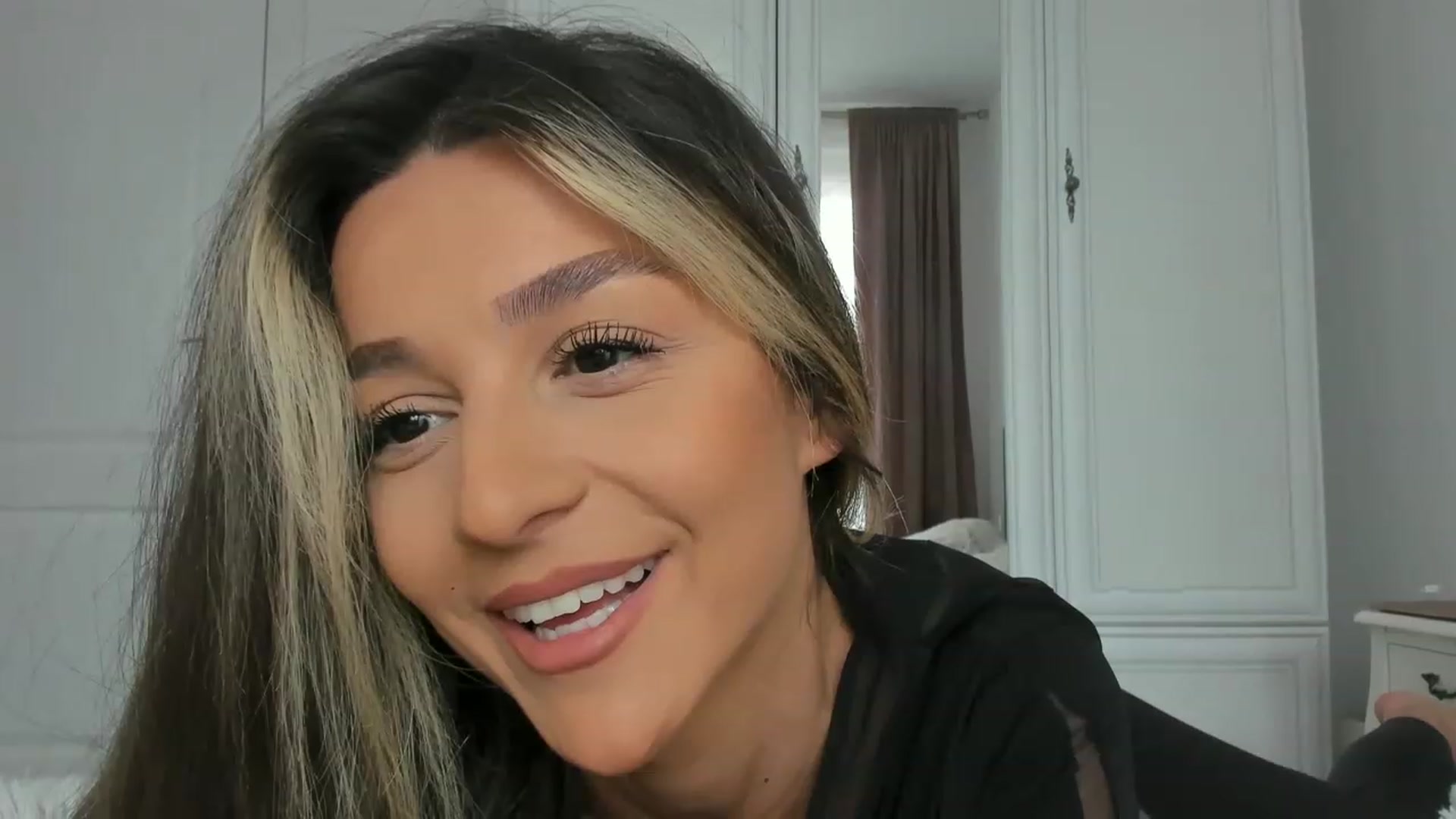 Gallery image thumbnail from Eve___'s myfreecams stream on, 04/20/2023, 13:10 image 7 of 20