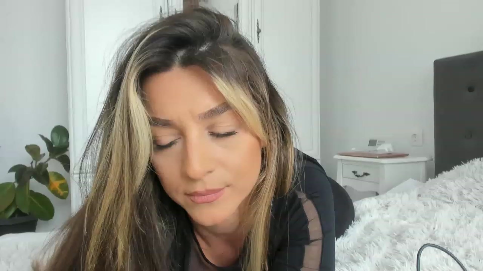 Gallery image thumbnail from Eve___'s myfreecams stream on, 04/20/2023, 14:03 image 15 of 20