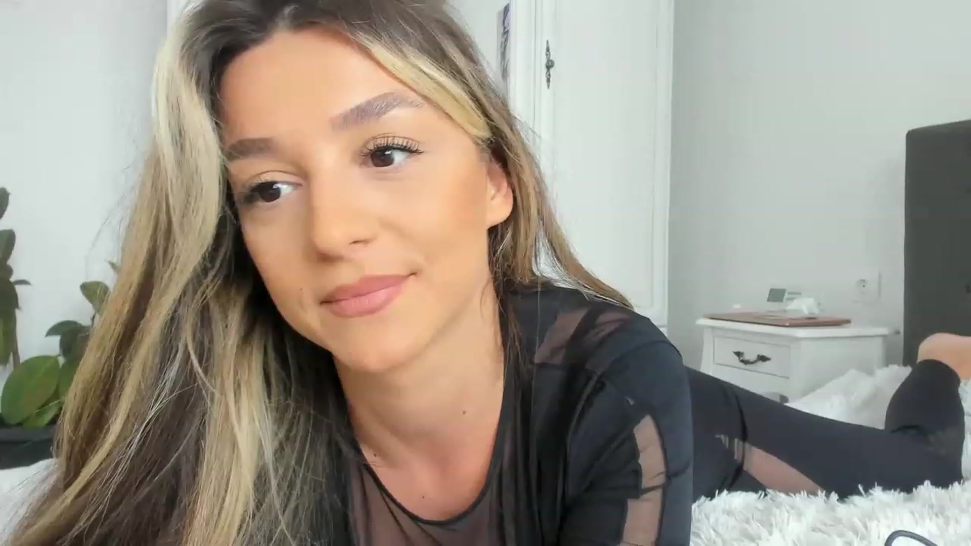 Gallery image thumbnail from Eve___'s myfreecams stream on, 04/20/2023, 14:03 image 20 of 20