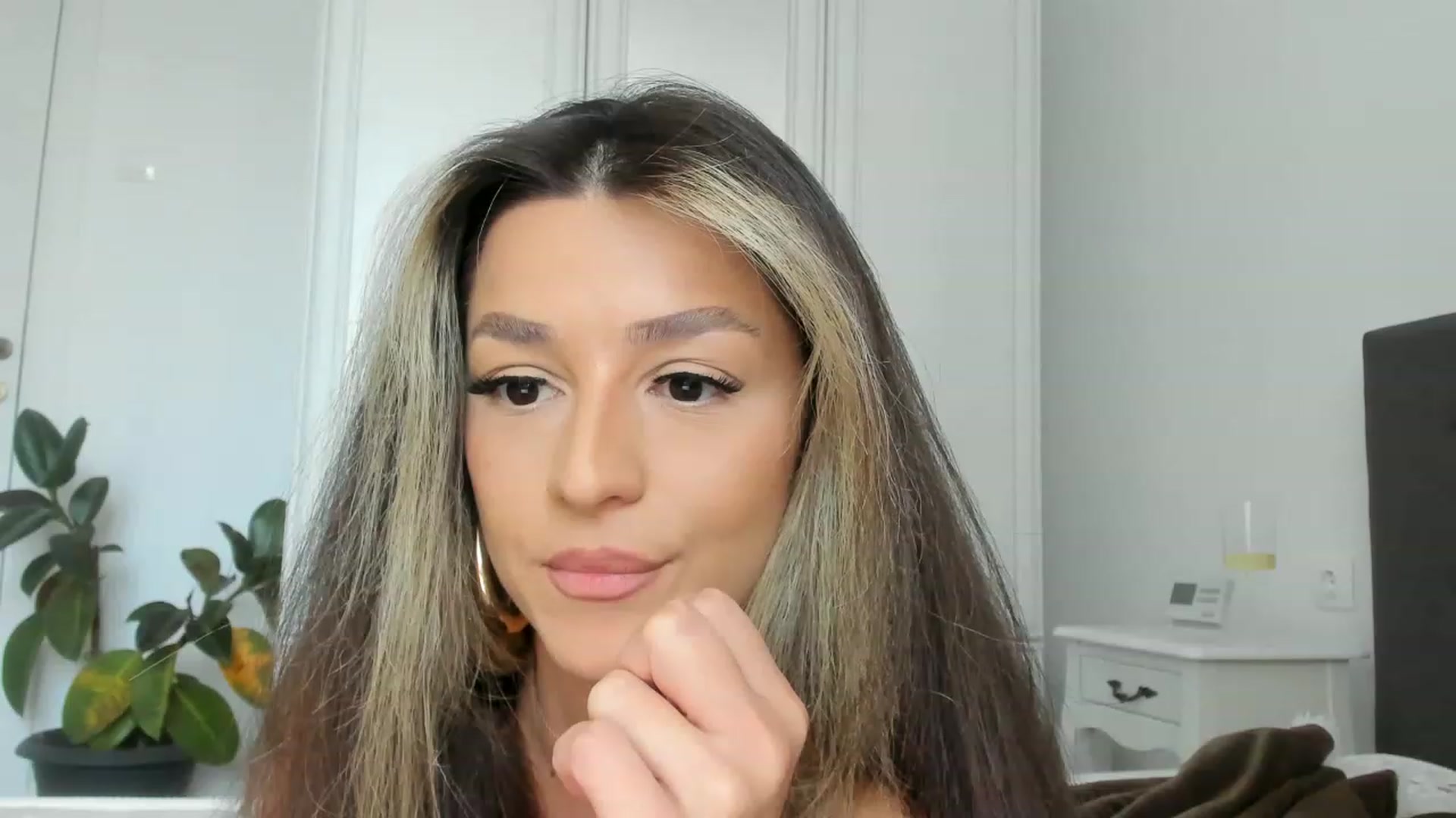 Gallery image thumbnail from Eve___'s myfreecams stream on, 04/23/2023, 16:02 image 2 of 20
