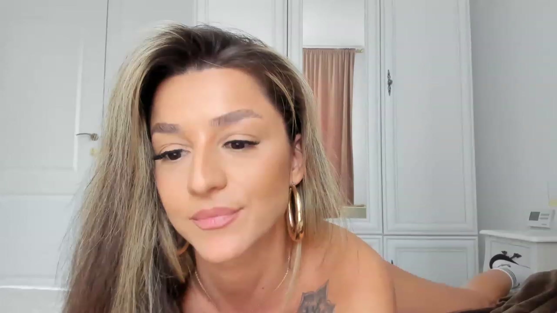Gallery image thumbnail from Eve___'s myfreecams stream on, 04/23/2023, 16:02 image 12 of 20