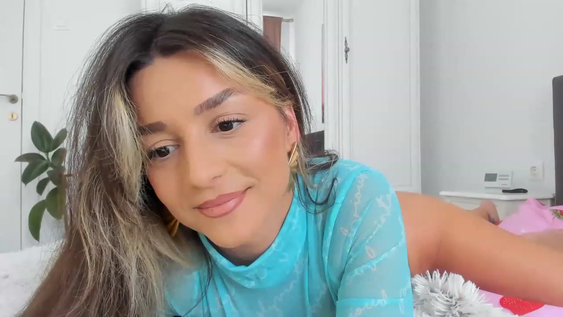Gallery image thumbnail from Eve___'s myfreecams stream on, 05/07/2023, 13:12 image 9 of 20