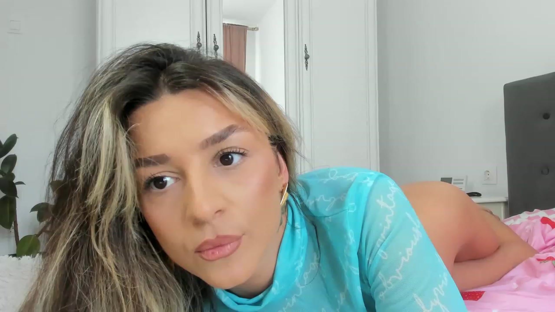 Gallery image thumbnail from Eve___'s myfreecams stream on, 05/07/2023, 15:29 image 4 of 20