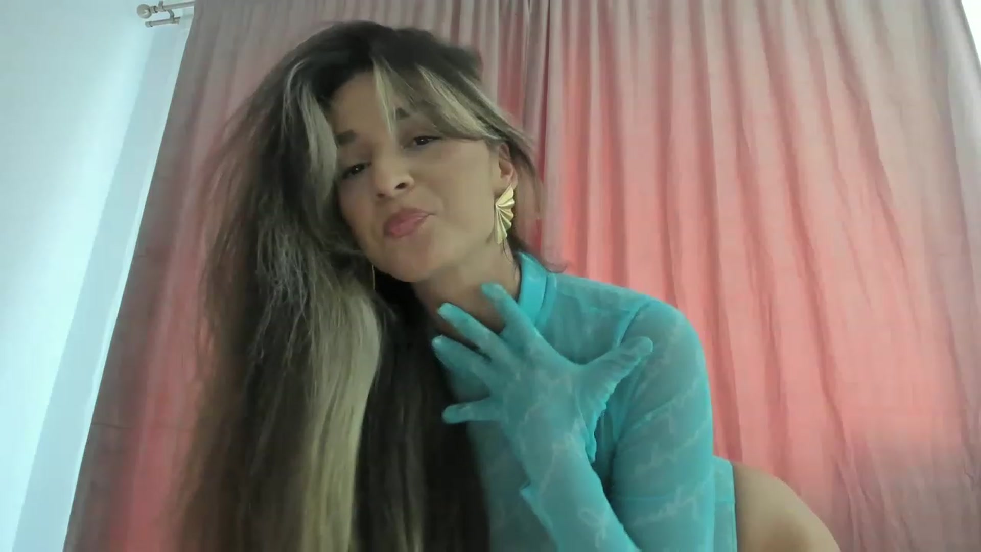 Gallery image thumbnail from Eve___'s myfreecams stream on, 05/07/2023, 15:29 image 17 of 20