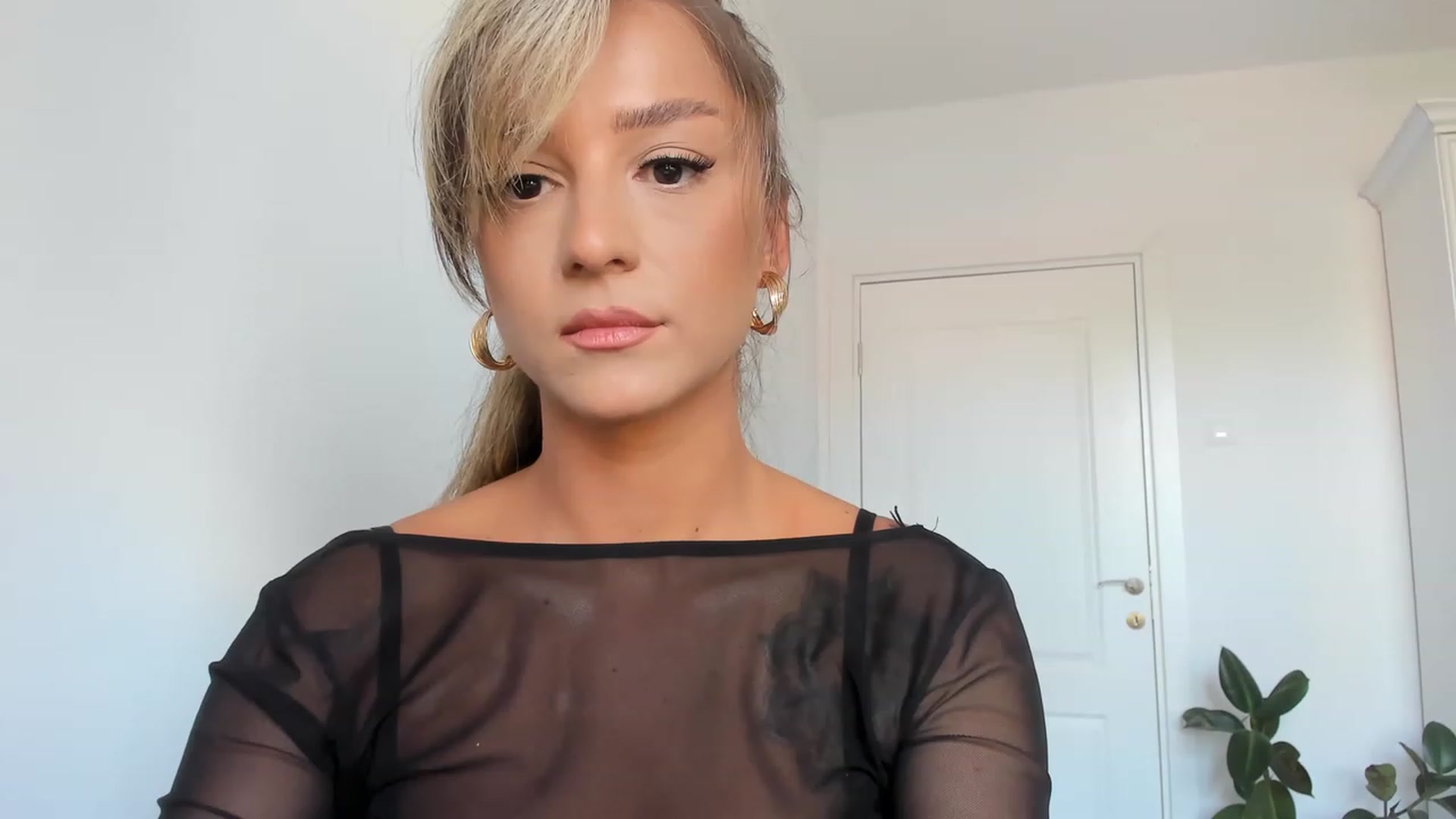 Gallery image thumbnail from Eve___'s myfreecams stream on, 05/20/2023, 11:50 image 2 of 20