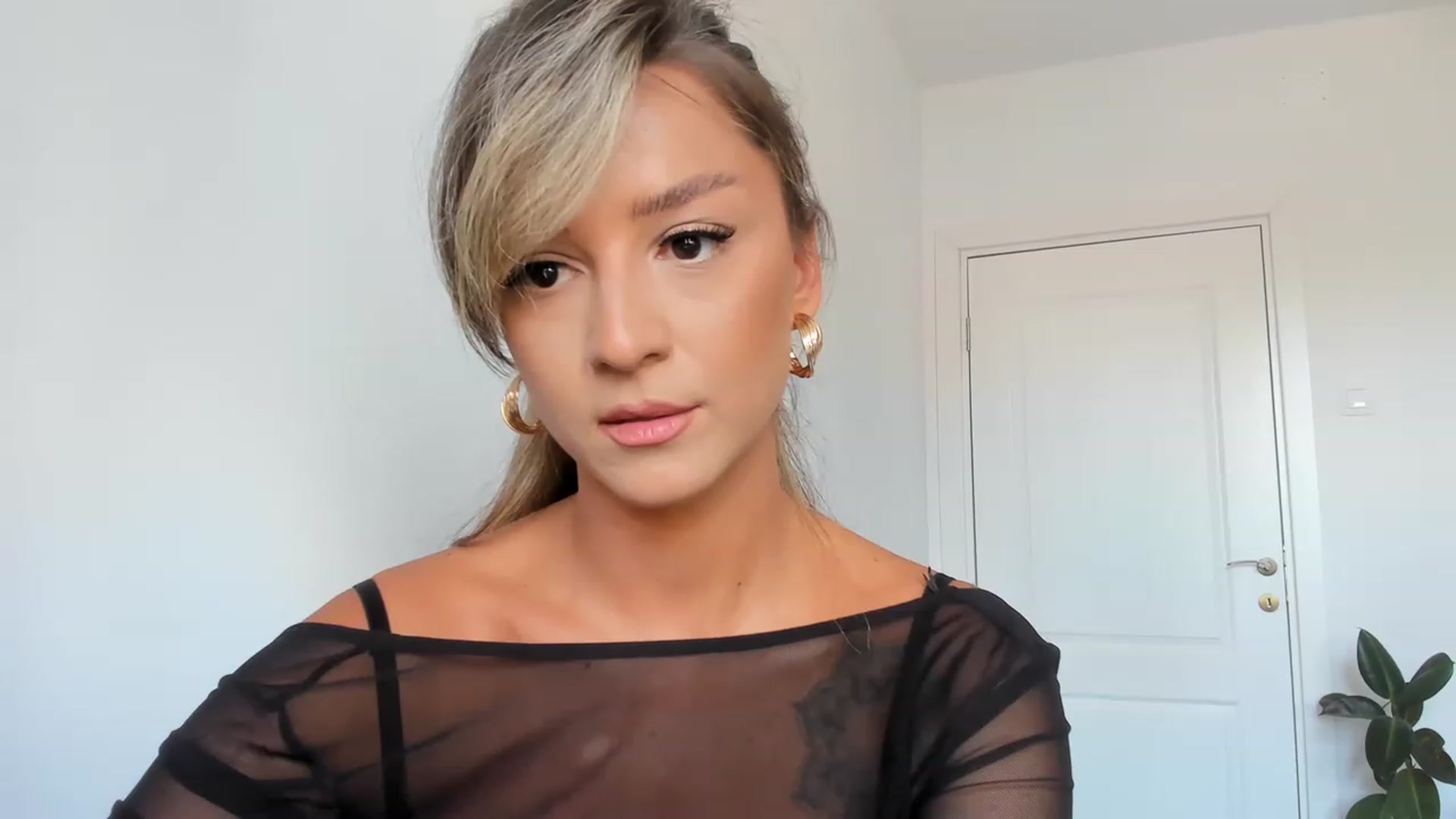 Gallery image thumbnail from Eve___'s myfreecams stream on, 05/20/2023, 11:50 image 13 of 20