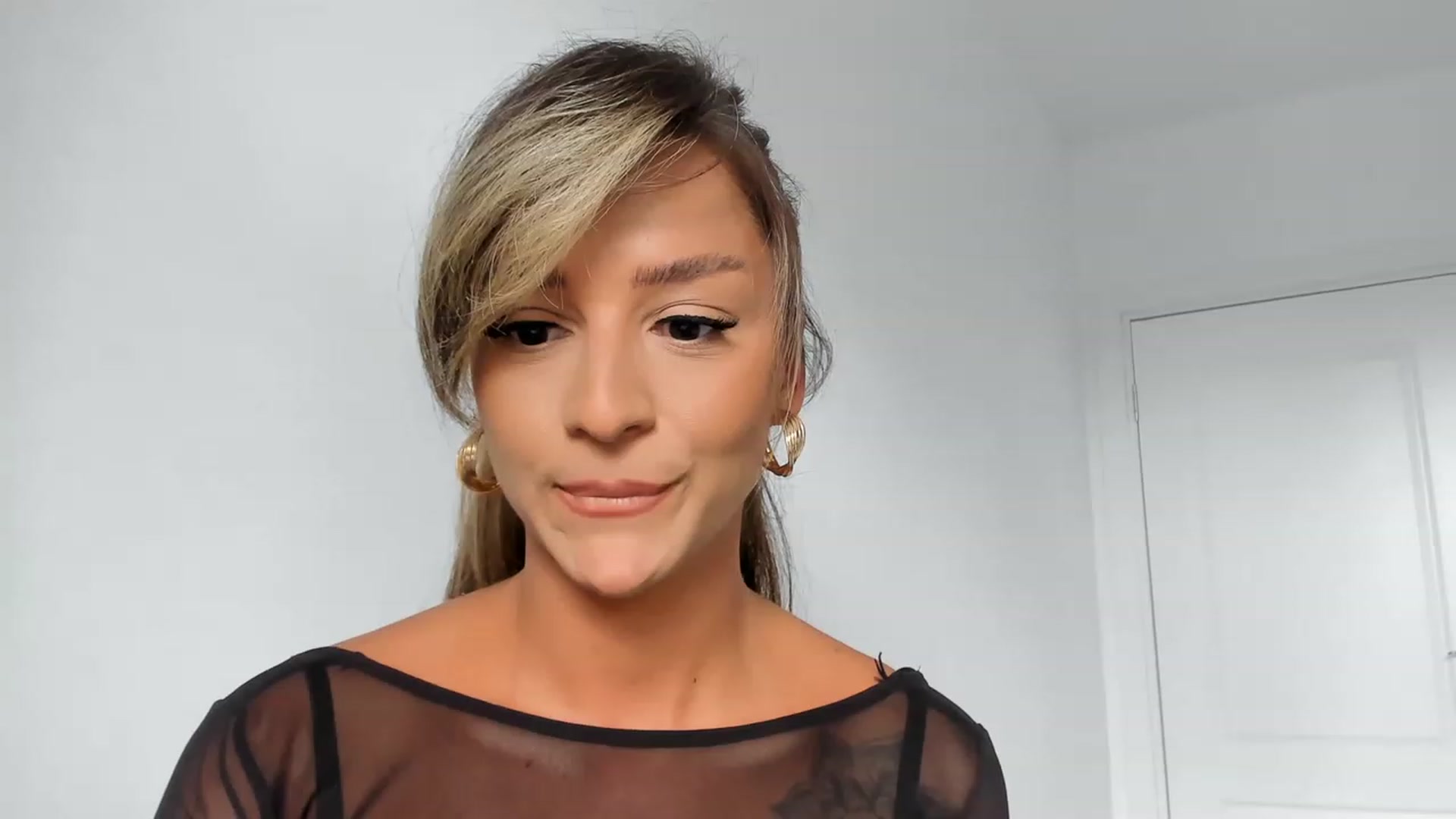 Gallery image thumbnail from Eve___'s myfreecams stream on, 05/20/2023, 13:30 image 10 of 20