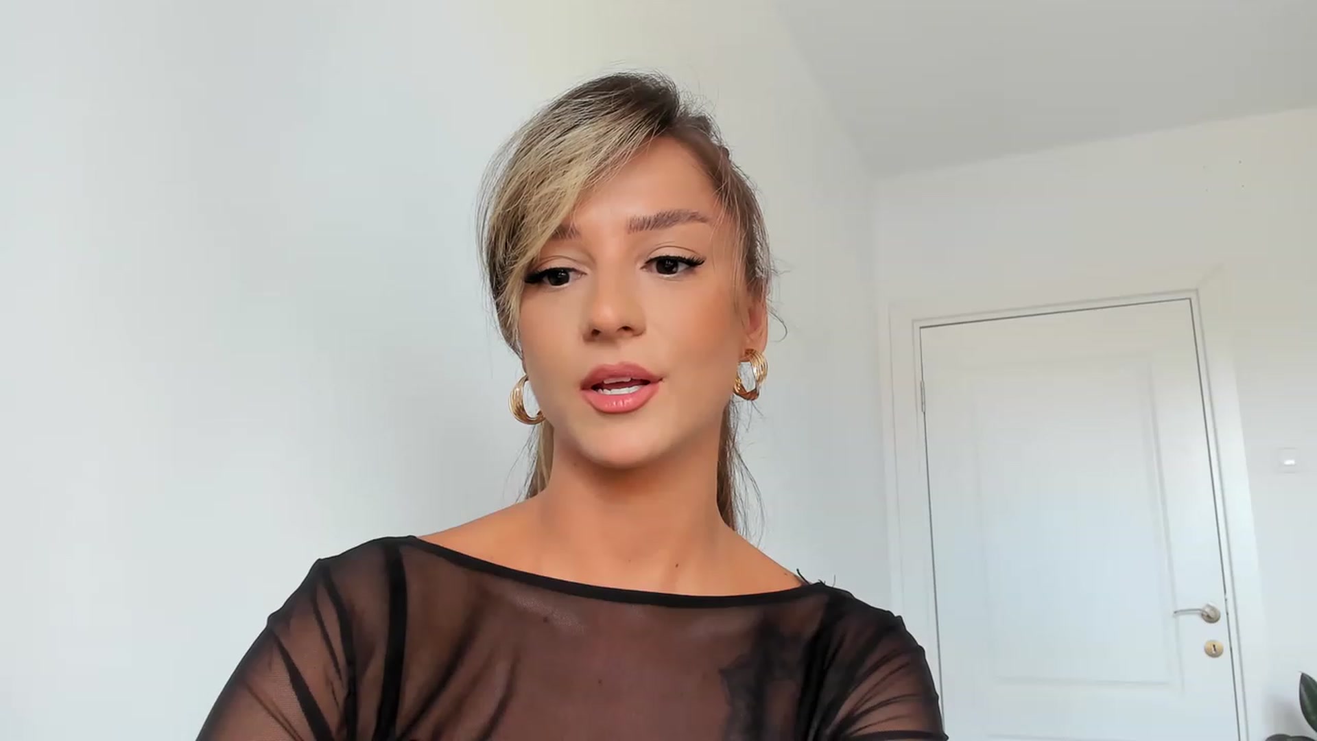 Gallery image thumbnail from Eve___'s myfreecams stream on, 05/20/2023, 13:30 image 2 of 20