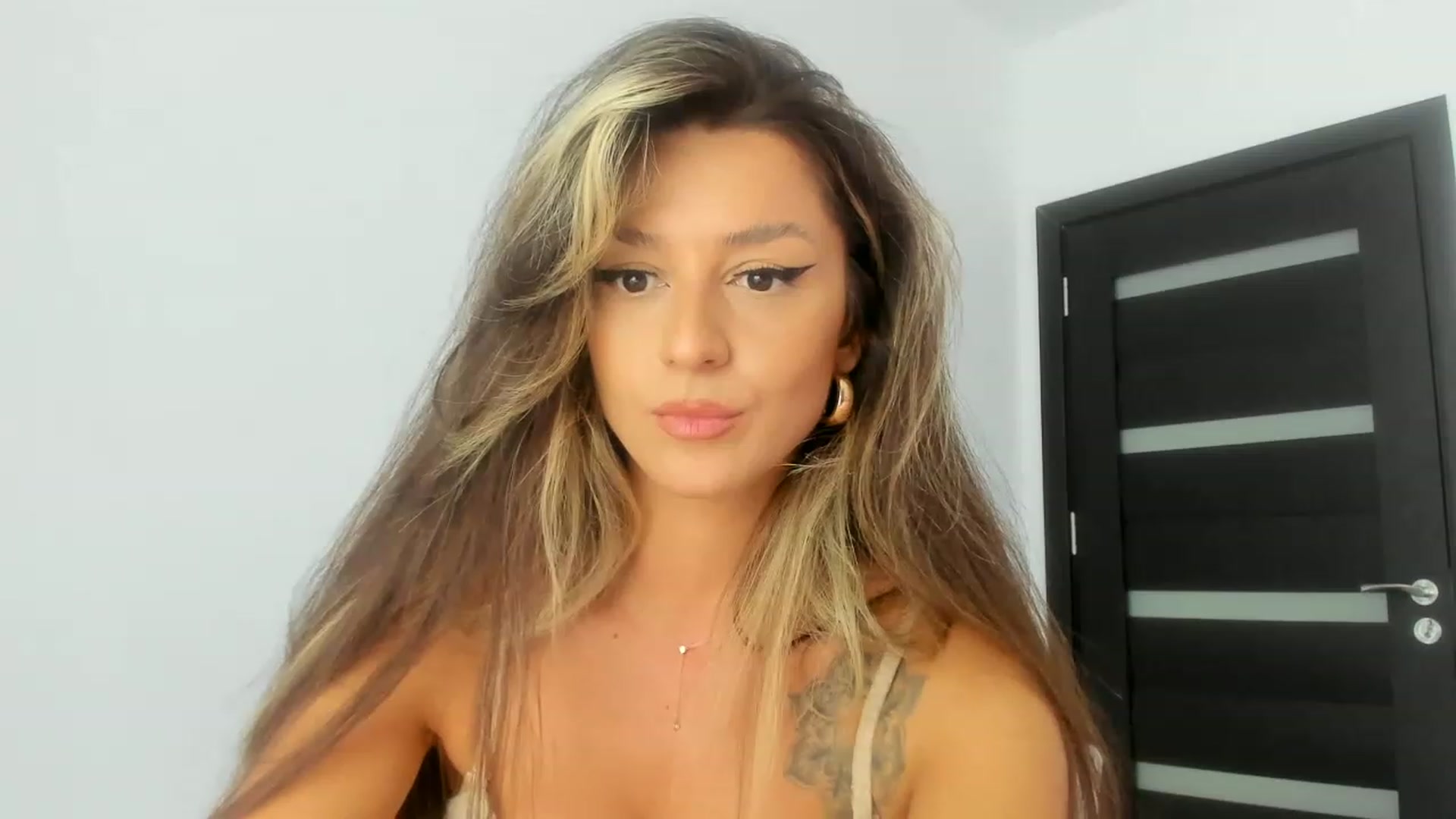 Gallery image thumbnail from Eve___'s myfreecams stream on, 06/09/2023, 15:15 image 14 of 20