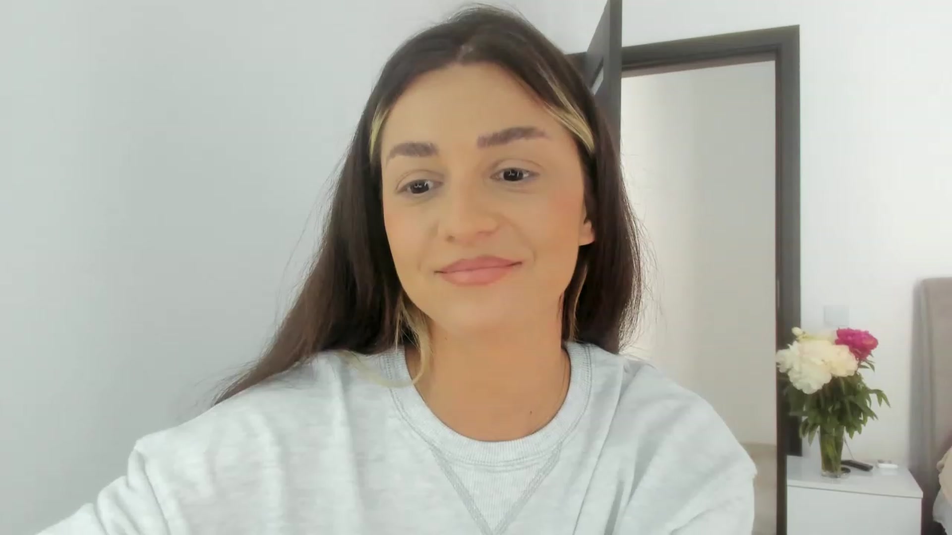 Gallery image thumbnail from Eve___'s myfreecams stream on, 06/19/2023, 15:03 image 6 of 20