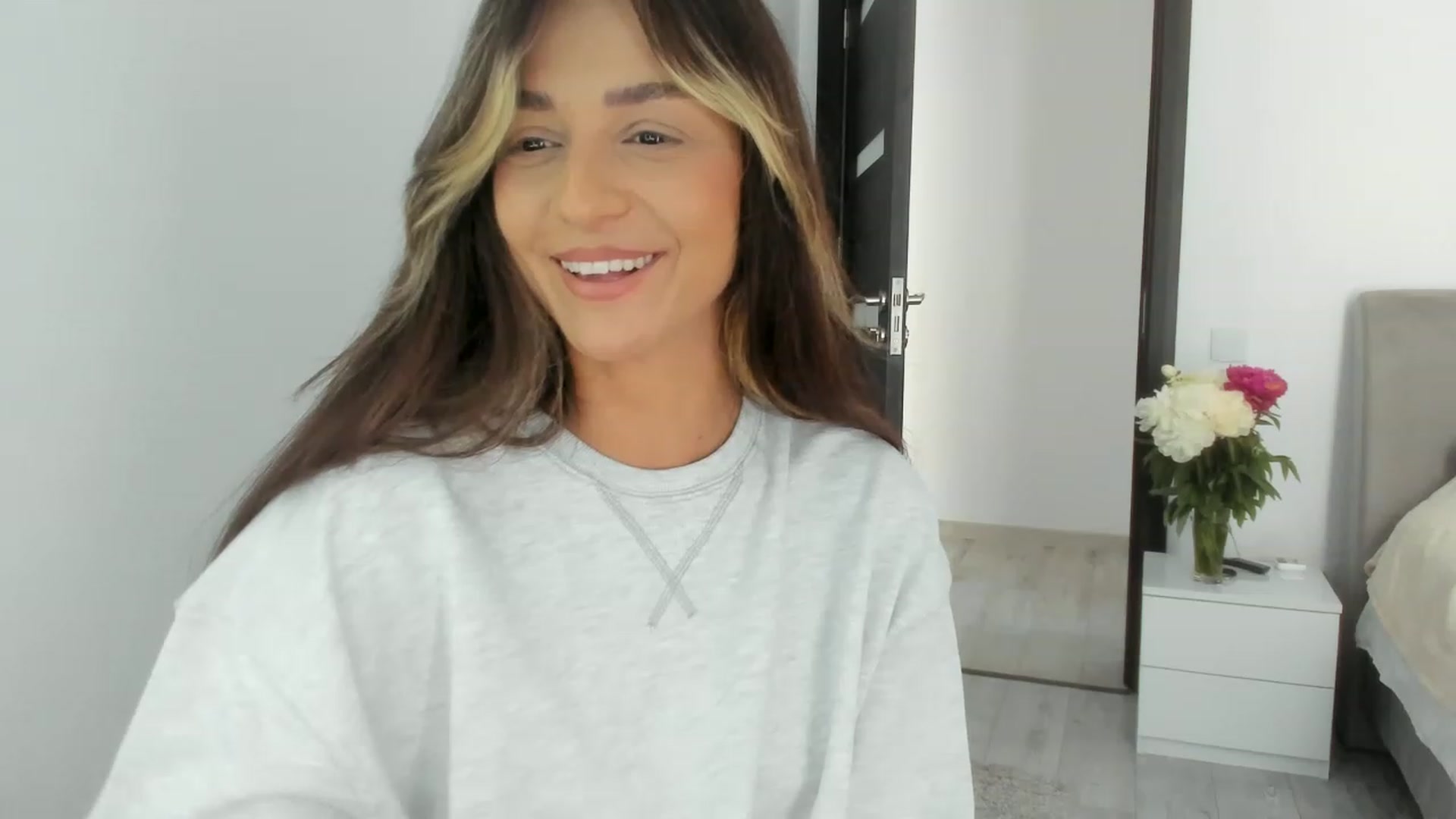 Gallery image thumbnail from Eve___'s myfreecams stream on, 06/19/2023, 15:03 image 12 of 20