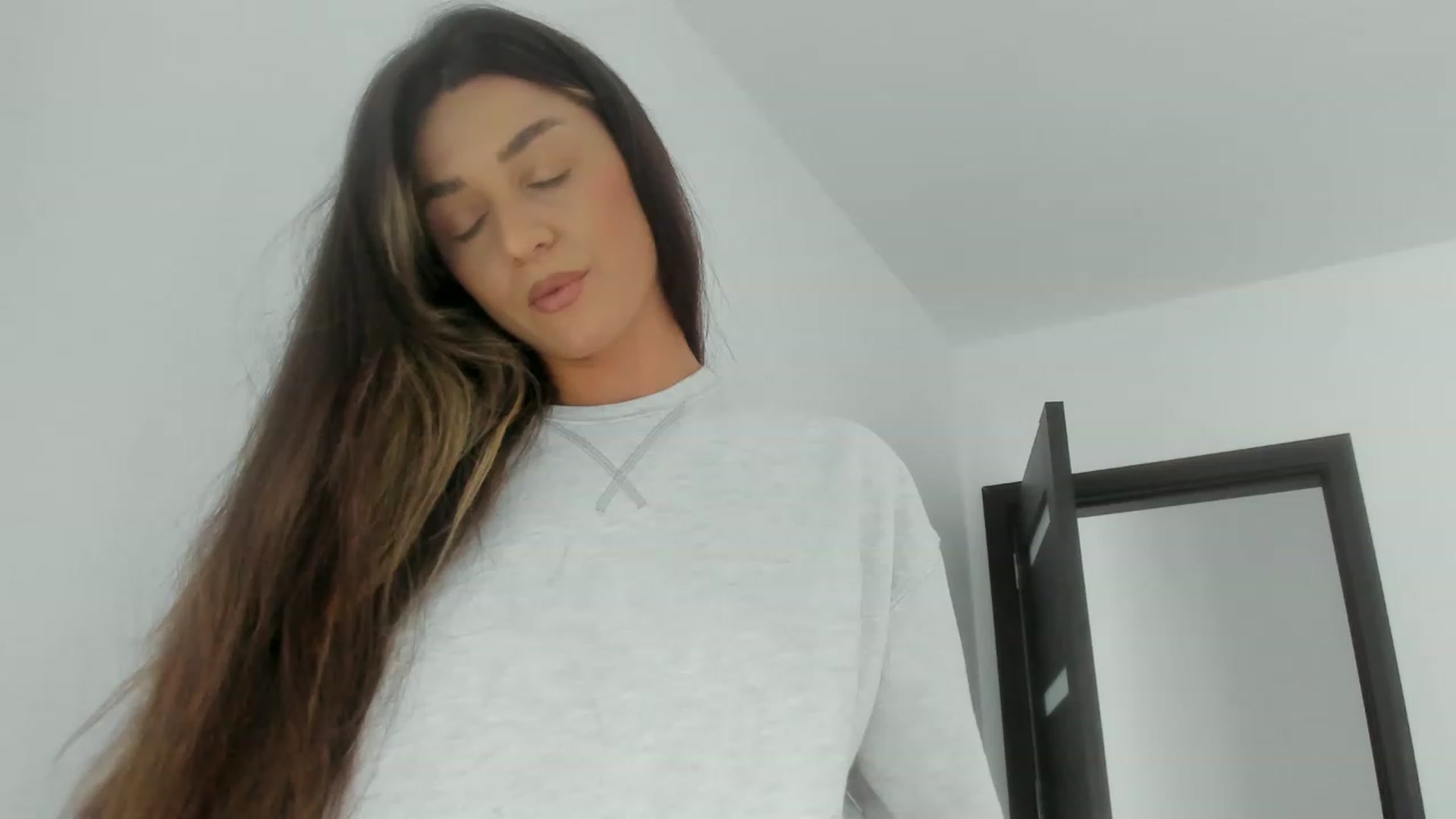 Gallery image thumbnail from Eve___'s myfreecams stream on, 06/19/2023, 15:03 image 1 of 20