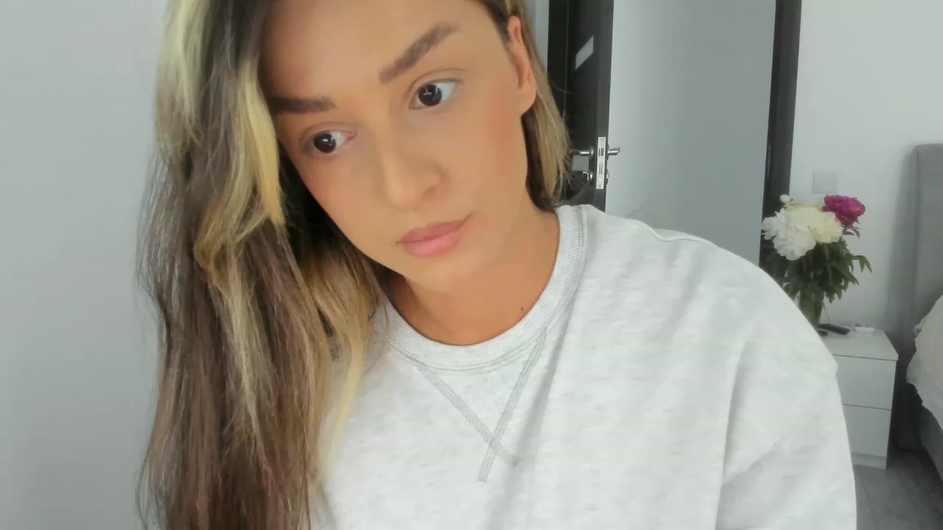 Gallery image thumbnail from Eve___'s myfreecams stream on, 06/19/2023, 15:03 image 19 of 20