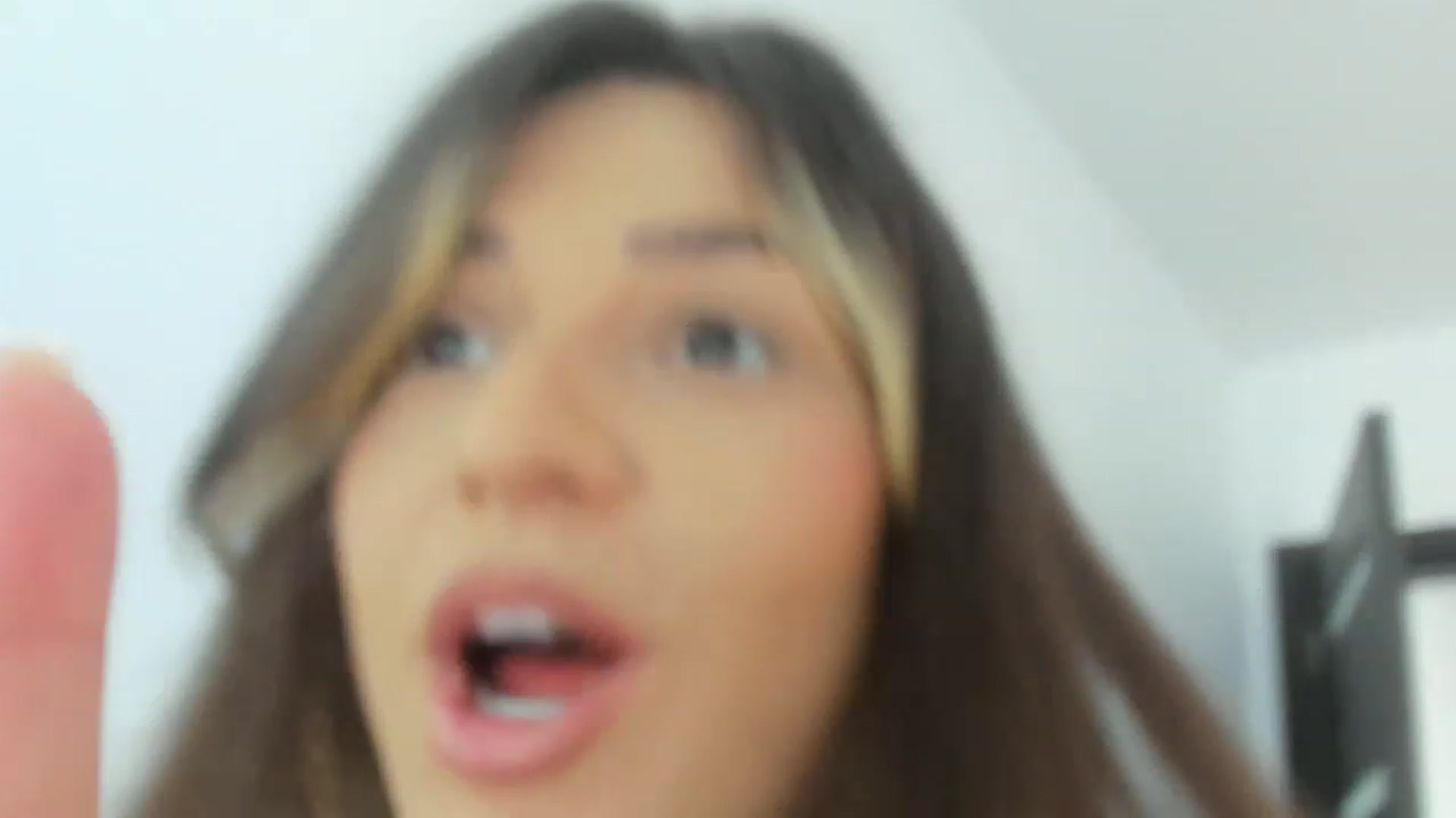 Gallery image thumbnail from Eve___'s myfreecams stream on, 06/19/2023, 15:03 image 10 of 20