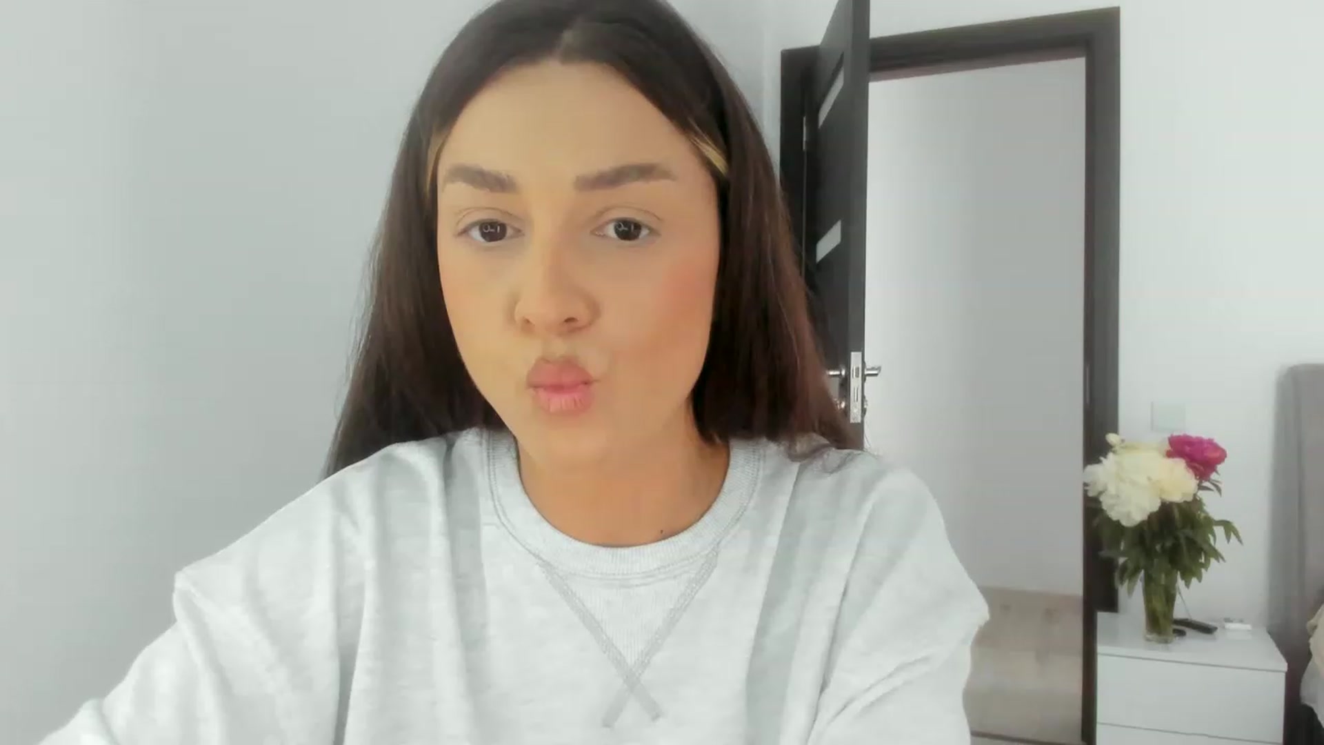 Gallery image thumbnail from Eve___'s myfreecams stream on, 06/19/2023, 15:03 image 5 of 20